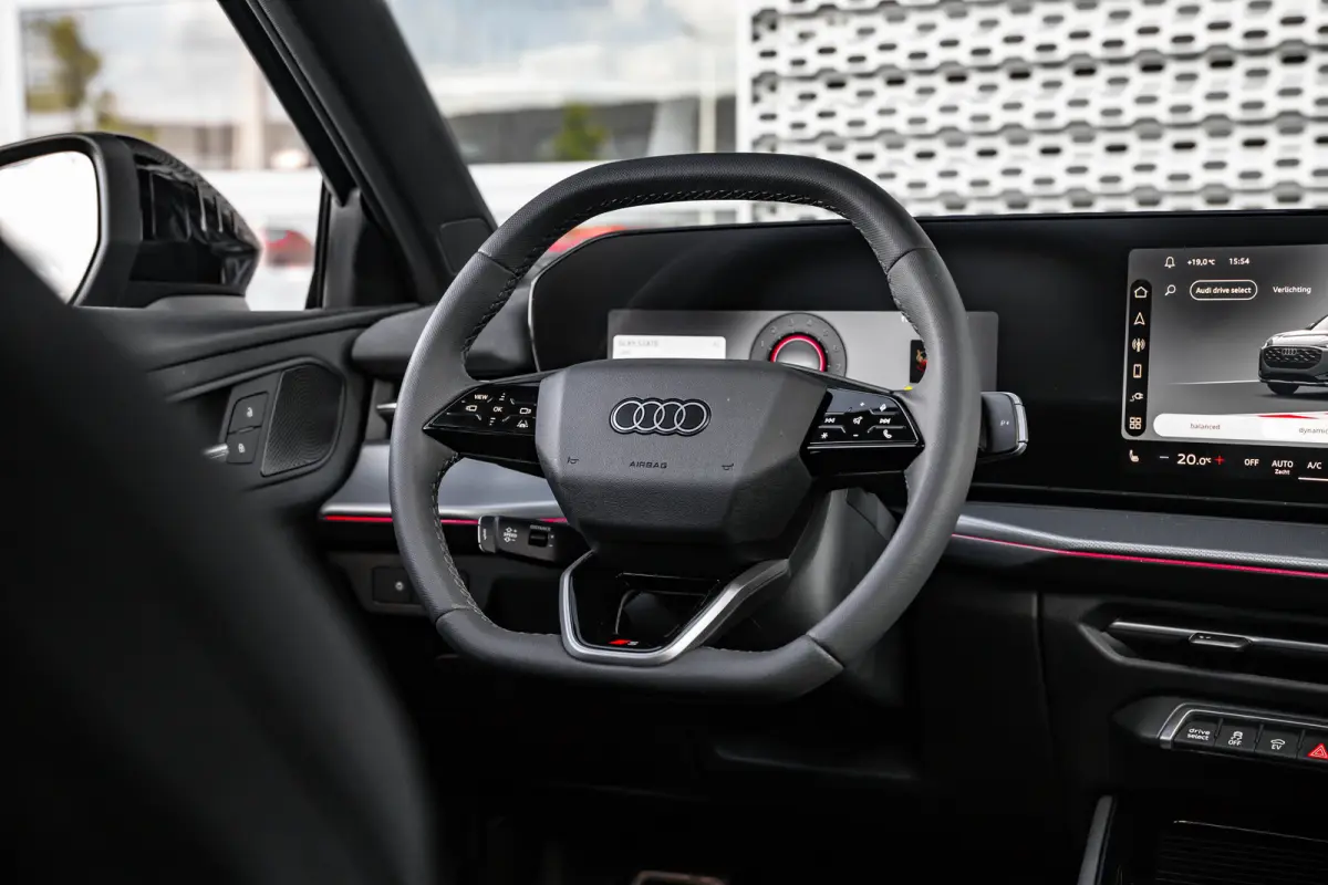 1.5 e-hybrid S edition | Panoramadak | Tech Pro | | Cruise control adaptief | Elektrisch glazen panorama-dak | Extra getint glas