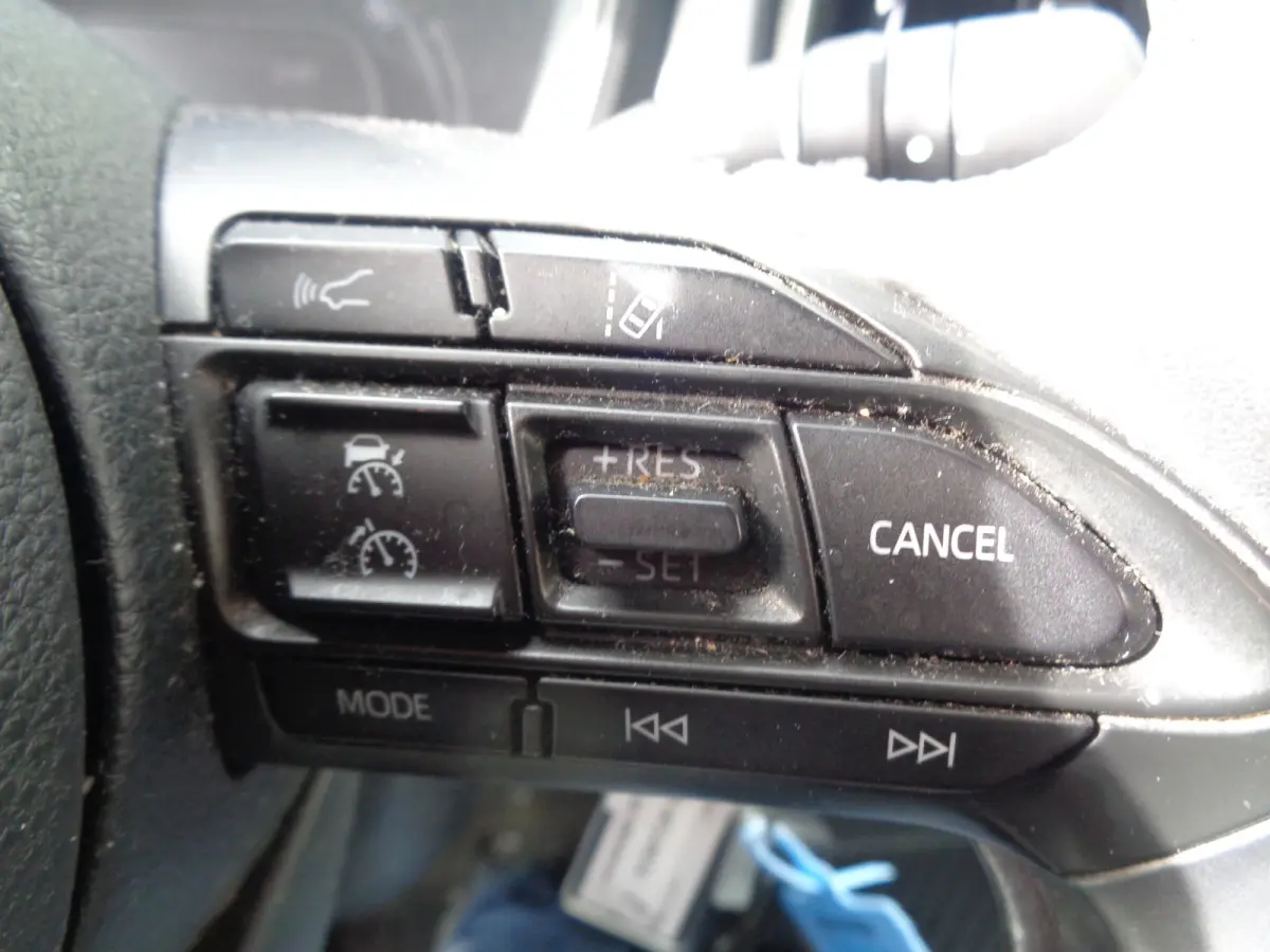 1.0 VVT-i MT Play Ecc, PDC, Camera, Stoelverwarming, LM velgen