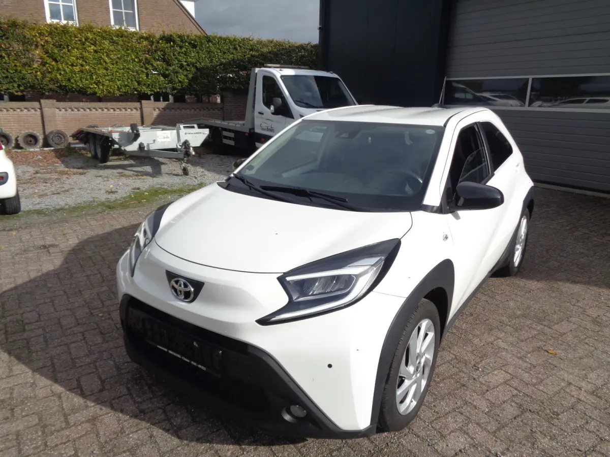 1.0 VVT-i MT Play Ecc, PDC, Camera, Stoelverwarming, LM velgen
