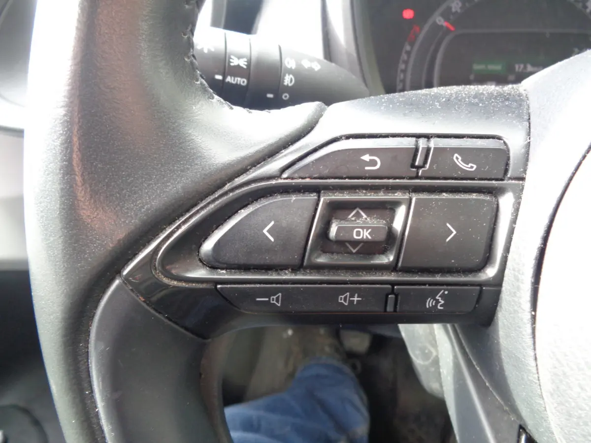 1.0 VVT-i MT Play Ecc, PDC, Camera, Stoelverwarming, LM velgen