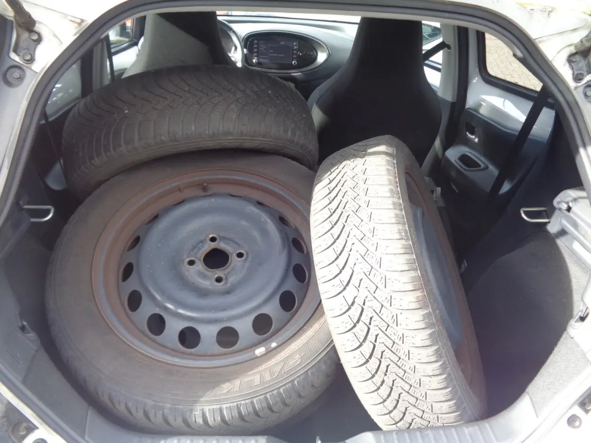 1.0 VVT-i MT Play Ecc, PDC, Camera, Stoelverwarming, LM velgen