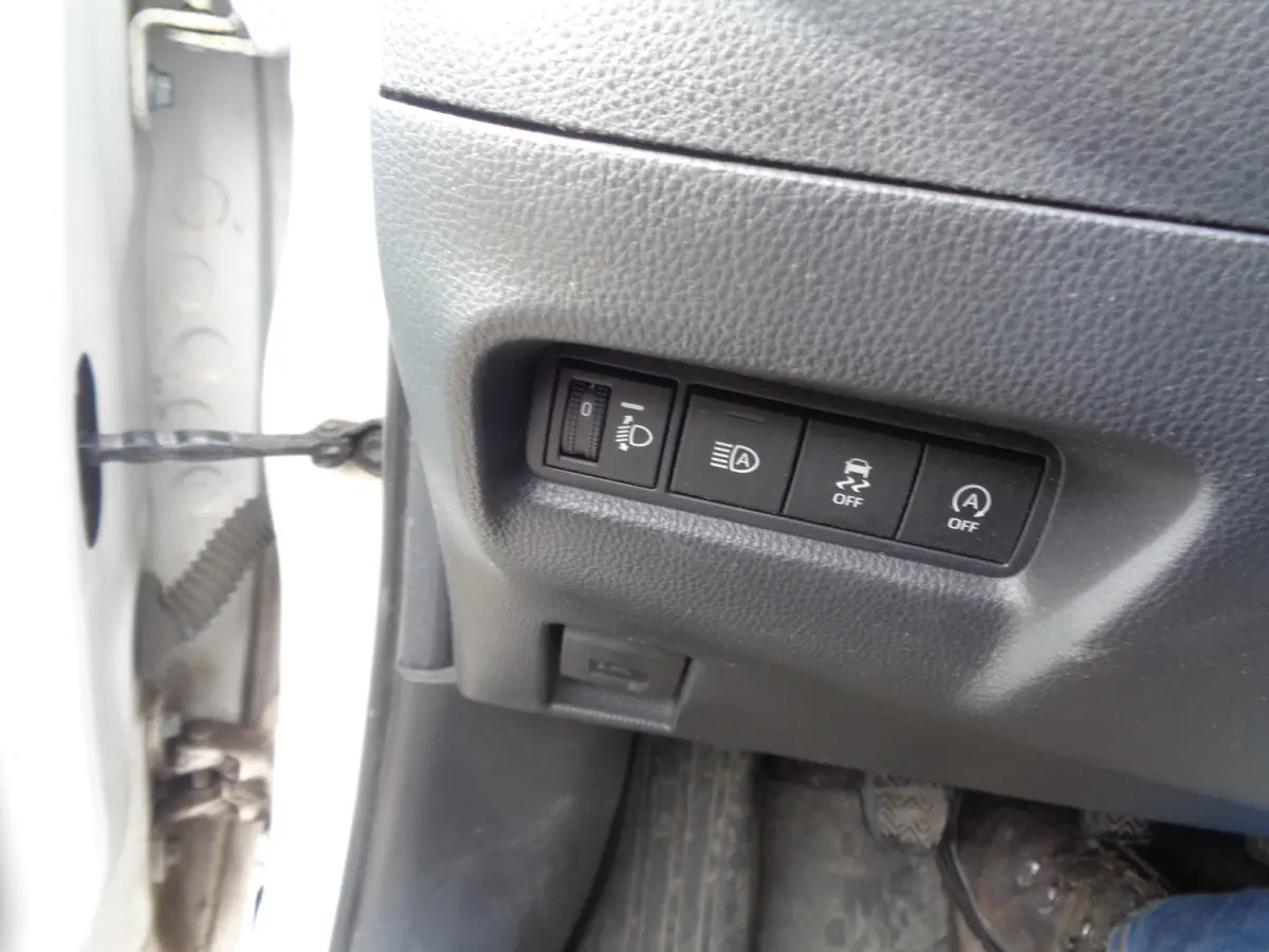 1.0 VVT-i MT Play Ecc, PDC, Camera, Stoelverwarming, LM velgen