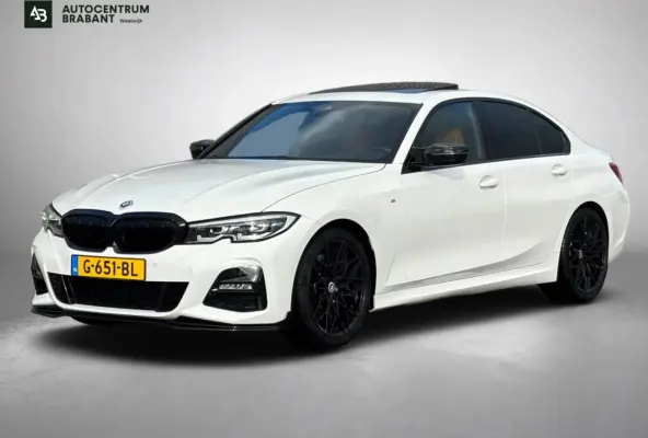330i High Executive Edition M-sport (NL-auto, Dealer OndH, Panorama, Navi, StoelV, Stuur VerW, Etc)
