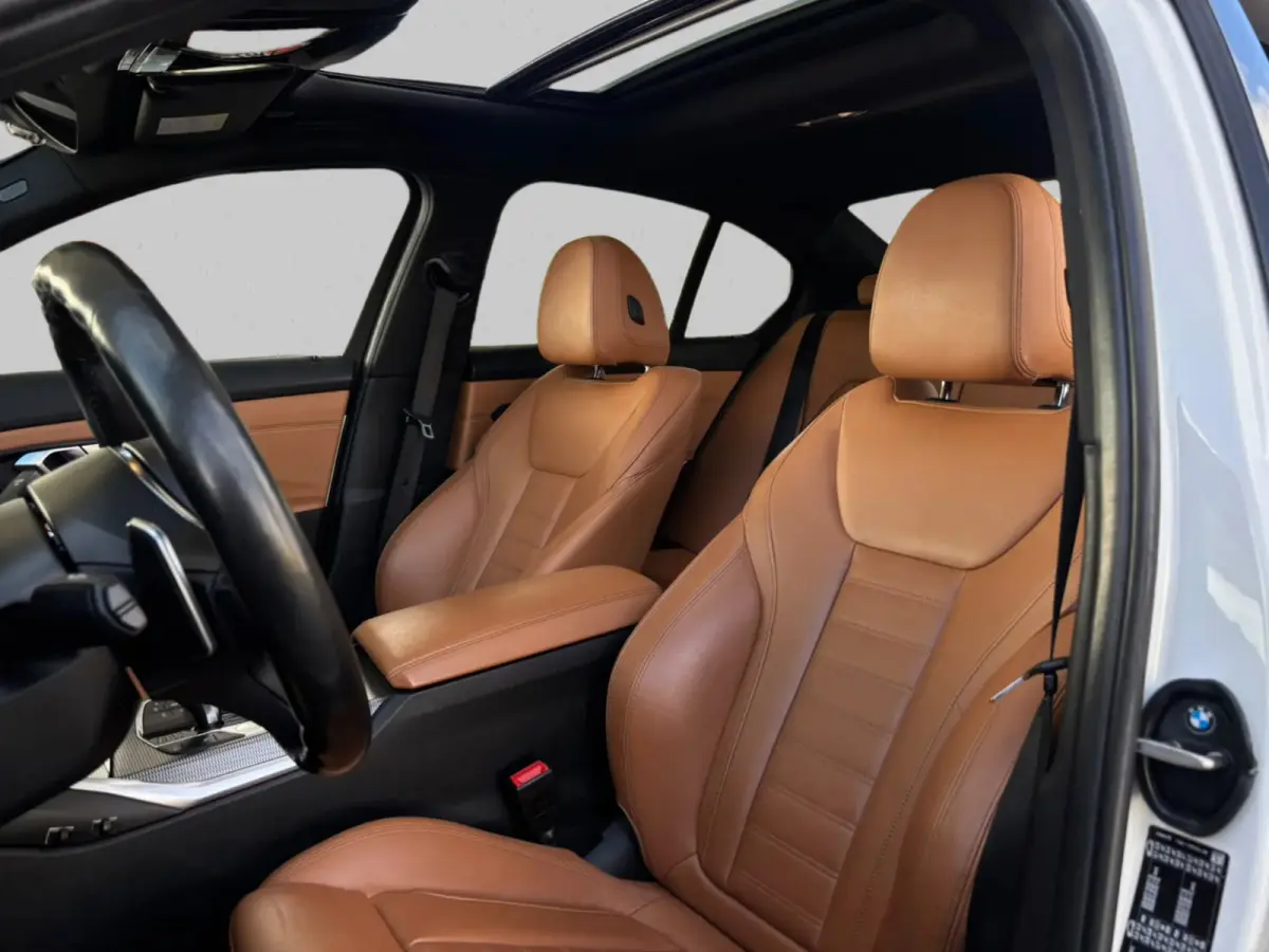 330i High Executive Edition M-sport (NL-auto, Dealer OndH, Panorama, Navi, StoelV, Stuur VerW, Etc)