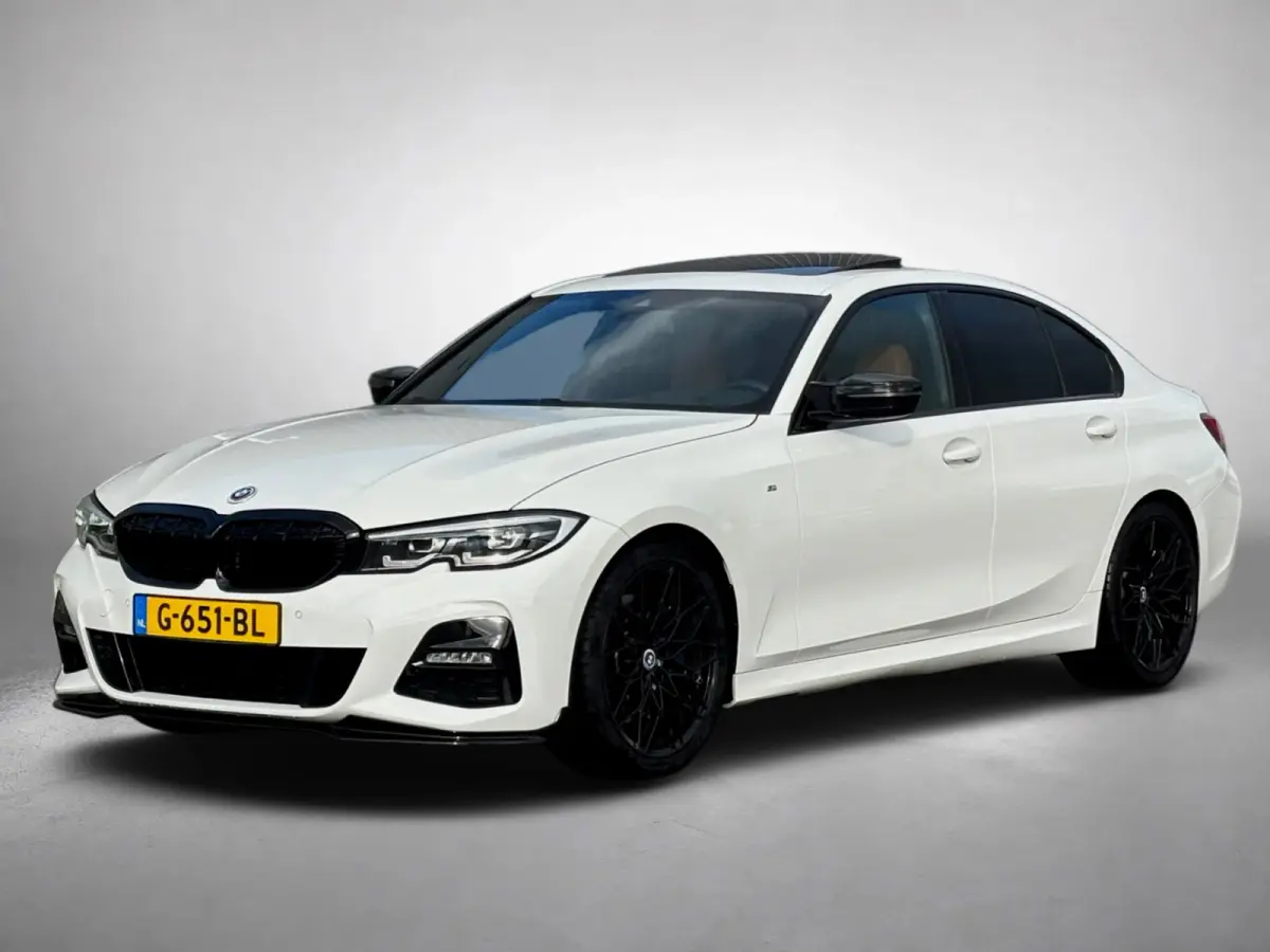 330i High Executive Edition M-sport (NL-auto, Dealer OndH, Panorama, Navi, StoelV, Stuur VerW, Etc)
