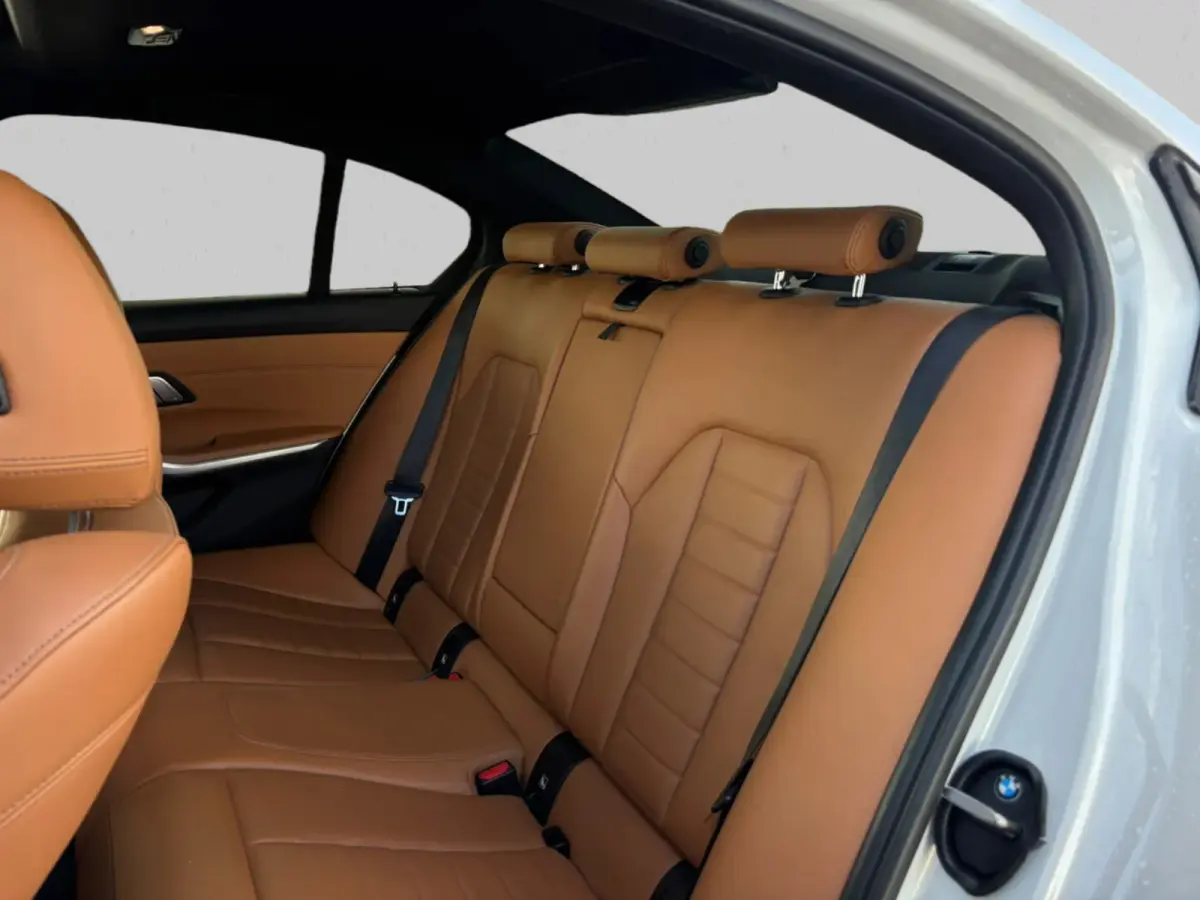 330i High Executive Edition M-sport (NL-auto, Dealer OndH, Panorama, Navi, StoelV, Stuur VerW, Etc)