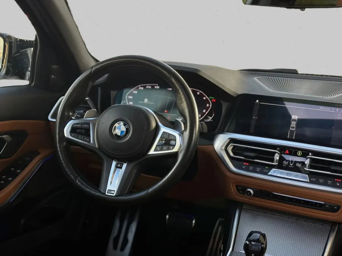 330i High Executive Edition M-sport (NL-auto, Dealer OndH, Panorama, Navi, StoelV, Stuur VerW, Etc)