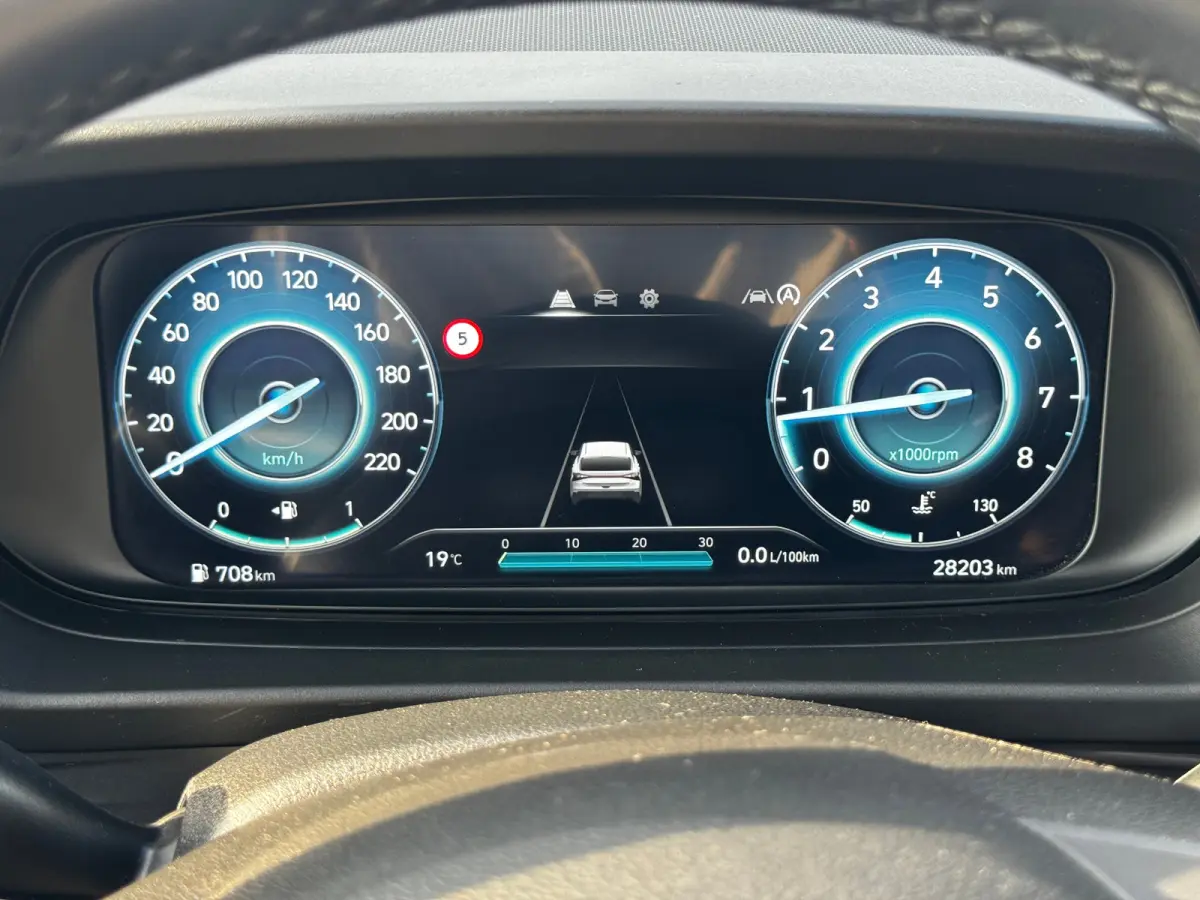 1.2 MPI 84pk Comfort | Airco | Camera | Carplay | Cruise control | Dodehoek detectie | Navigatie | Parkeersensoren | Digitaal cockpit | Lichtmetalen velgen