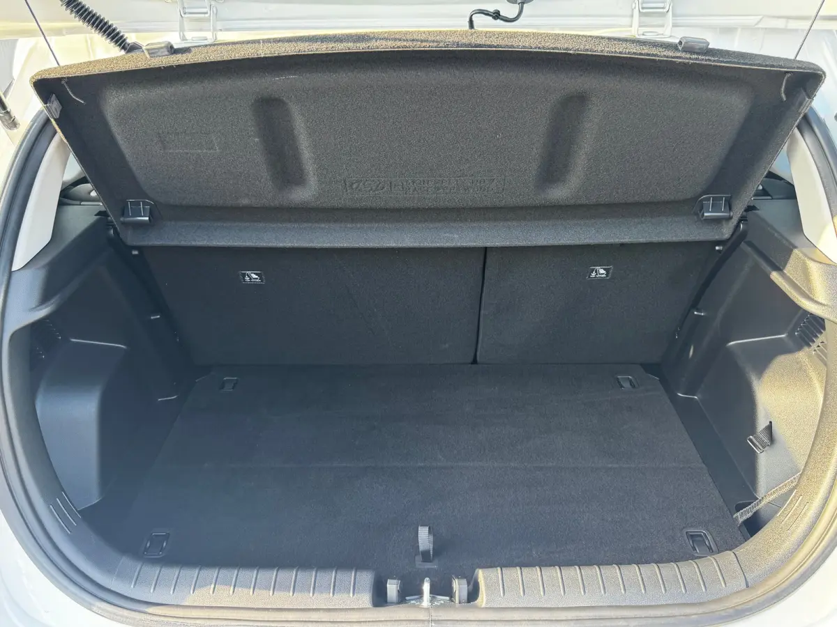 1.2 MPI 84pk Comfort | Airco | Camera | Carplay | Cruise control | Dodehoek detectie | Navigatie | Parkeersensoren | Digitaal cockpit | Lichtmetalen velgen
