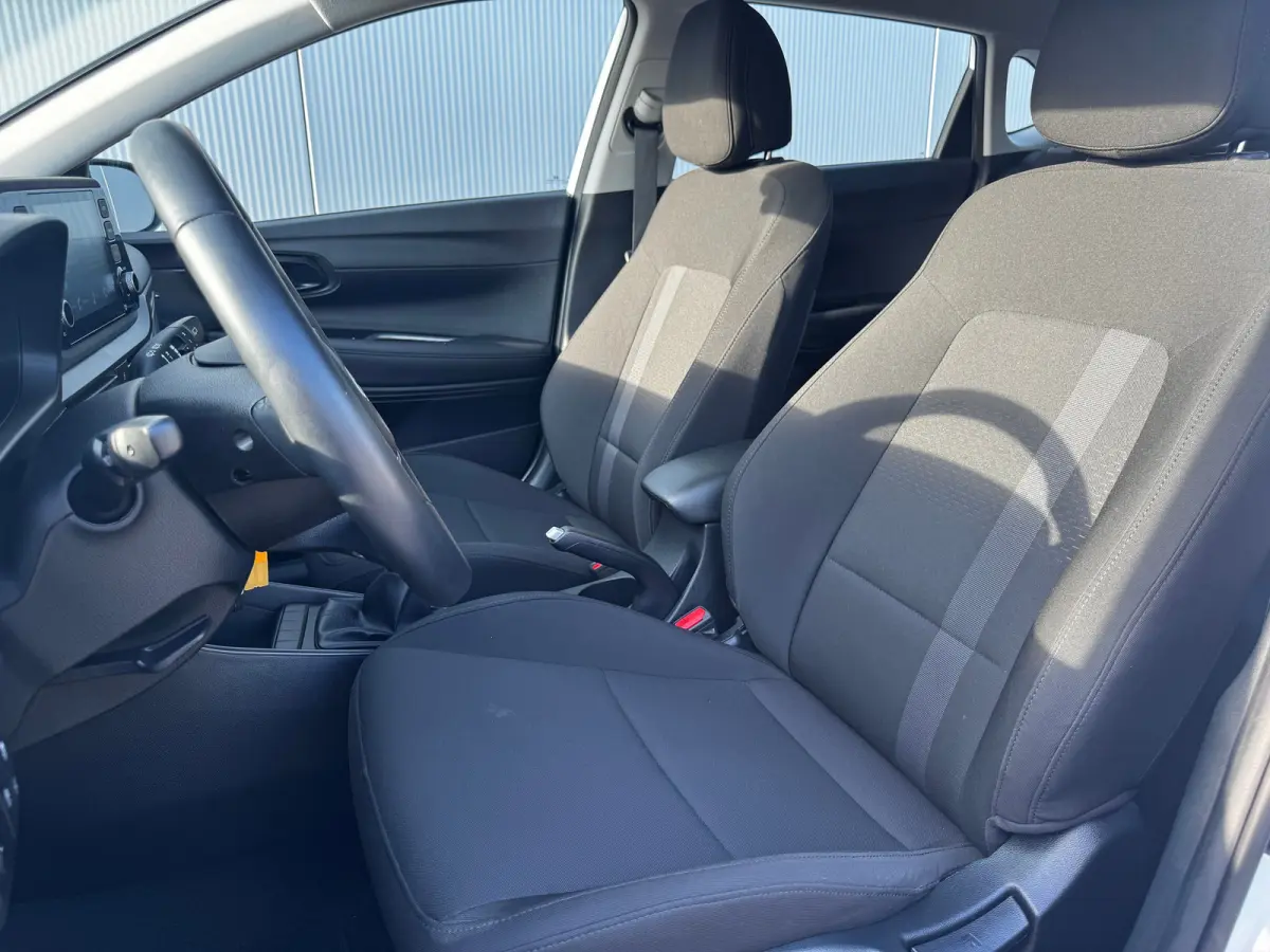 1.2 MPI 84pk Comfort | Airco | Camera | Carplay | Cruise control | Dodehoek detectie | Navigatie | Parkeersensoren | Digitaal cockpit | Lichtmetalen velgen