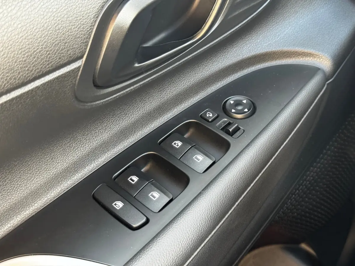 1.2 MPI 84pk Comfort | Airco | Camera | Carplay | Cruise control | Dodehoek detectie | Navigatie | Parkeersensoren | Digitaal cockpit | Lichtmetalen velgen
