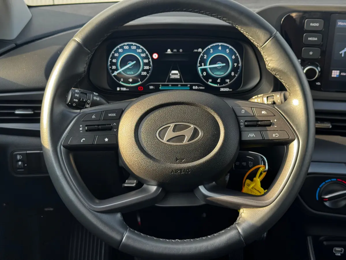 1.2 MPI 84pk Comfort | Airco | Camera | Carplay | Cruise control | Dodehoek detectie | Navigatie | Parkeersensoren | Digitaal cockpit | Lichtmetalen velgen