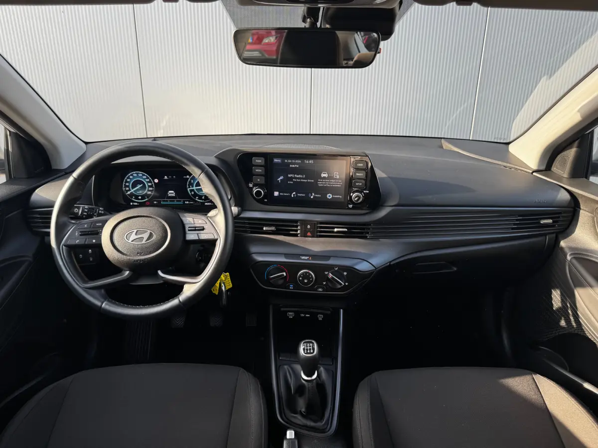 1.2 MPI 84pk Comfort | Airco | Camera | Carplay | Cruise control | Dodehoek detectie | Navigatie | Parkeersensoren | Digitaal cockpit | Lichtmetalen velgen