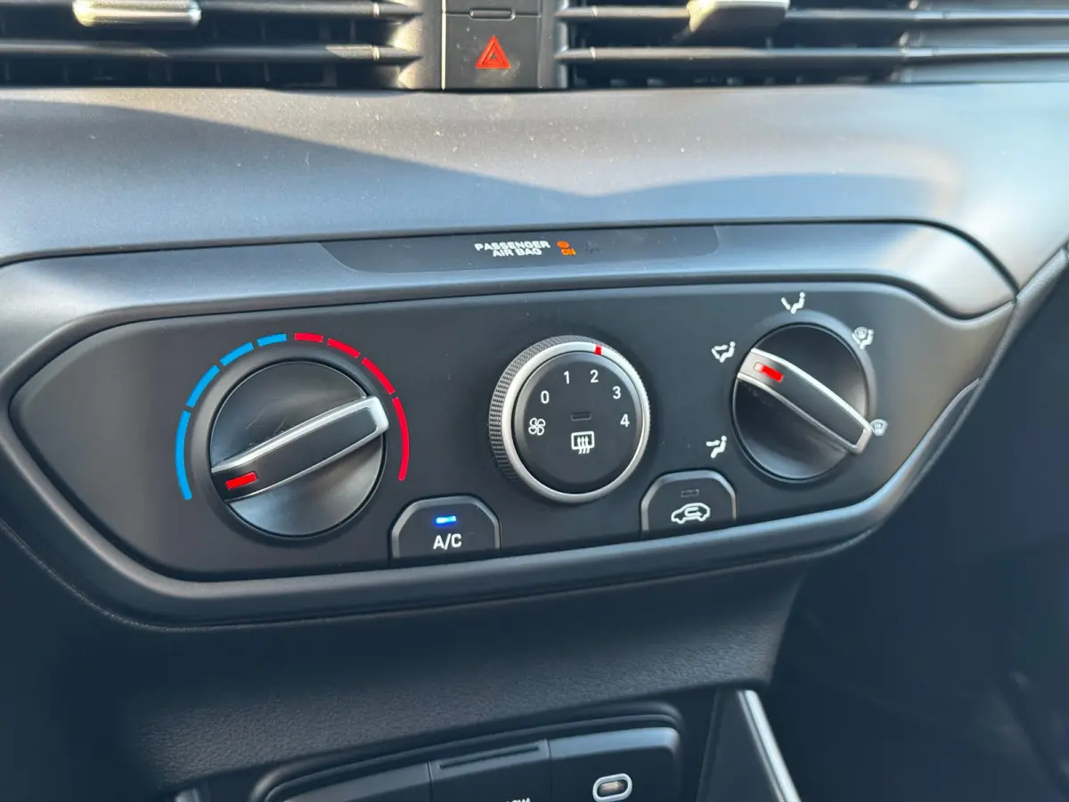 1.2 MPI 84pk Comfort | Airco | Camera | Carplay | Cruise control | Dodehoek detectie | Navigatie | Parkeersensoren | Digitaal cockpit | Lichtmetalen velgen