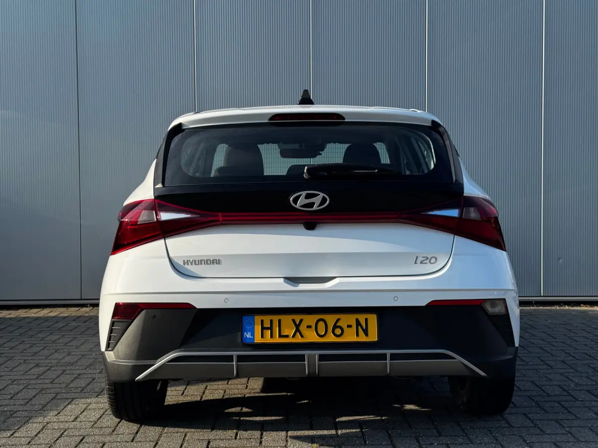 1.2 MPI 84pk Comfort | Airco | Camera | Carplay | Cruise control | Dodehoek detectie | Navigatie | Parkeersensoren | Digitaal cockpit | Lichtmetalen velgen