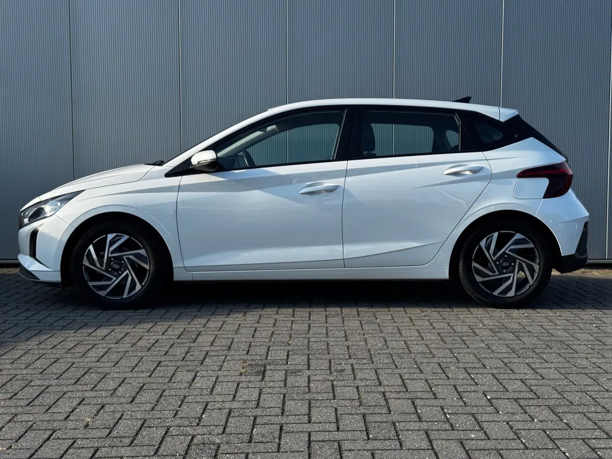 1.2 MPI 84pk Comfort | Airco | Camera | Carplay | Cruise control | Dodehoek detectie | Navigatie | Parkeersensoren | Digitaal cockpit | Lichtmetalen velgen