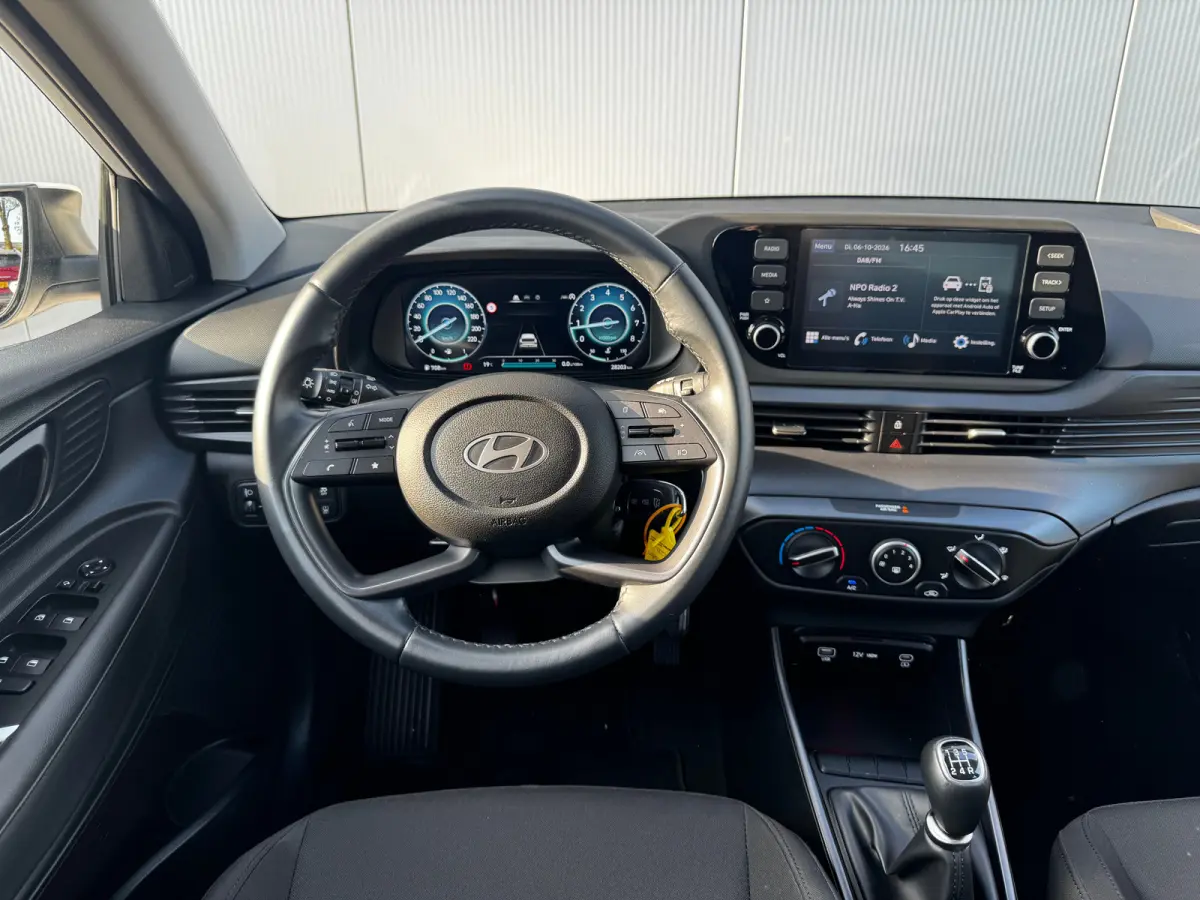 1.2 MPI 84pk Comfort | Airco | Camera | Carplay | Cruise control | Dodehoek detectie | Navigatie | Parkeersensoren | Digitaal cockpit | Lichtmetalen velgen