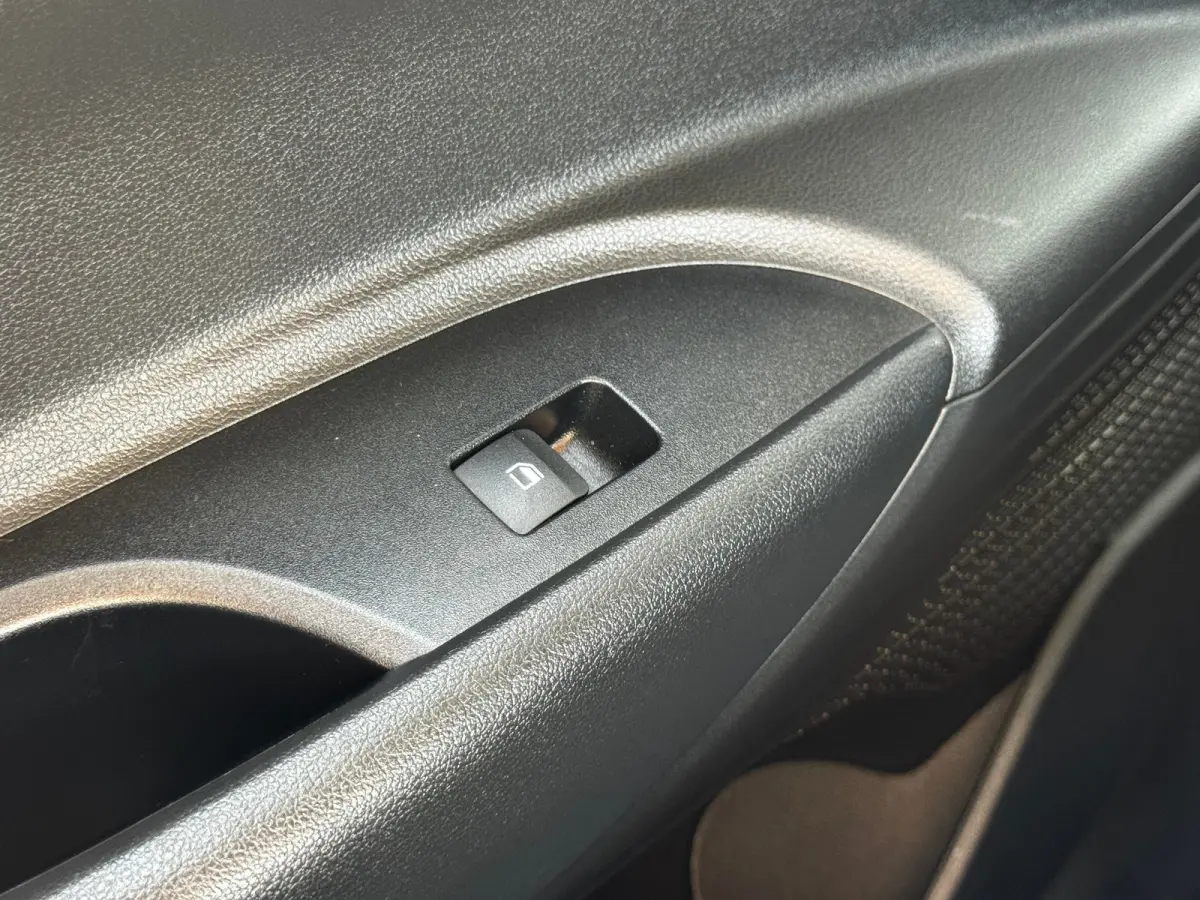 1.2 MPI 84pk Comfort | Airco | Camera | Carplay | Cruise control | Dodehoek detectie | Navigatie | Parkeersensoren | Digitaal cockpit | Lichtmetalen velgen