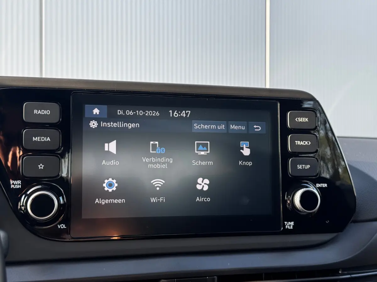 1.2 MPI 84pk Comfort | Airco | Camera | Carplay | Cruise control | Dodehoek detectie | Navigatie | Parkeersensoren | Digitaal cockpit | Lichtmetalen velgen