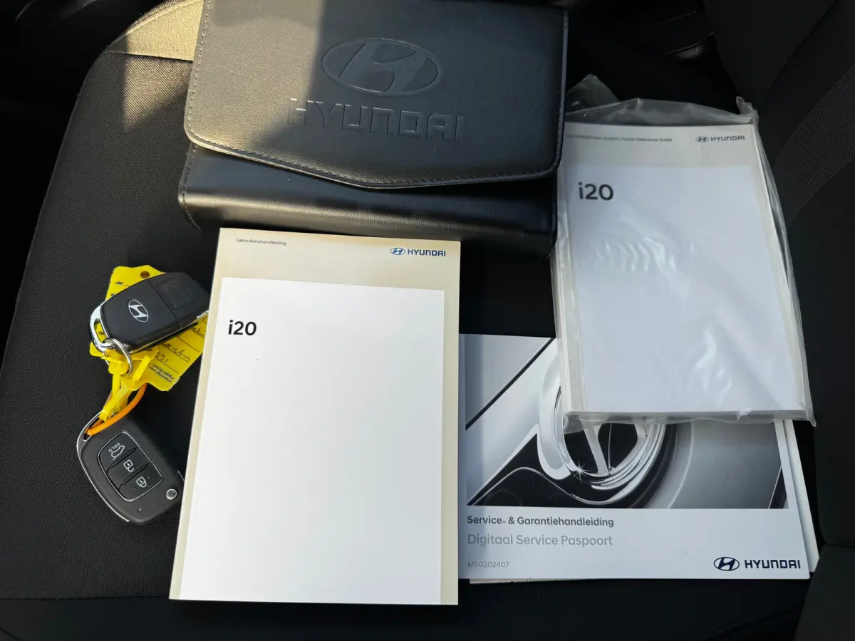 1.2 MPI 84pk Comfort | Airco | Camera | Carplay | Cruise control | Dodehoek detectie | Navigatie | Parkeersensoren | Digitaal cockpit | Lichtmetalen velgen