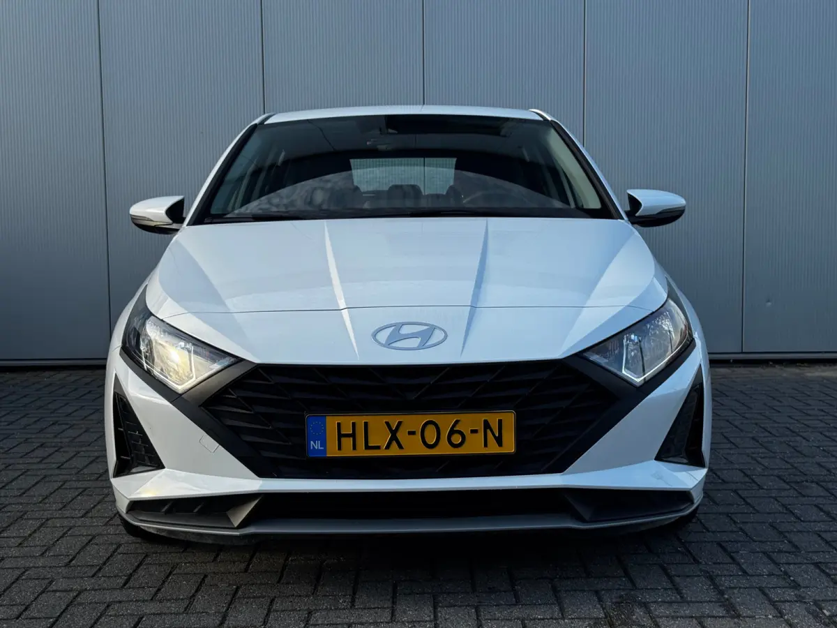 1.2 MPI 84pk Comfort | Airco | Camera | Carplay | Cruise control | Dodehoek detectie | Navigatie | Parkeersensoren | Digitaal cockpit | Lichtmetalen velgen