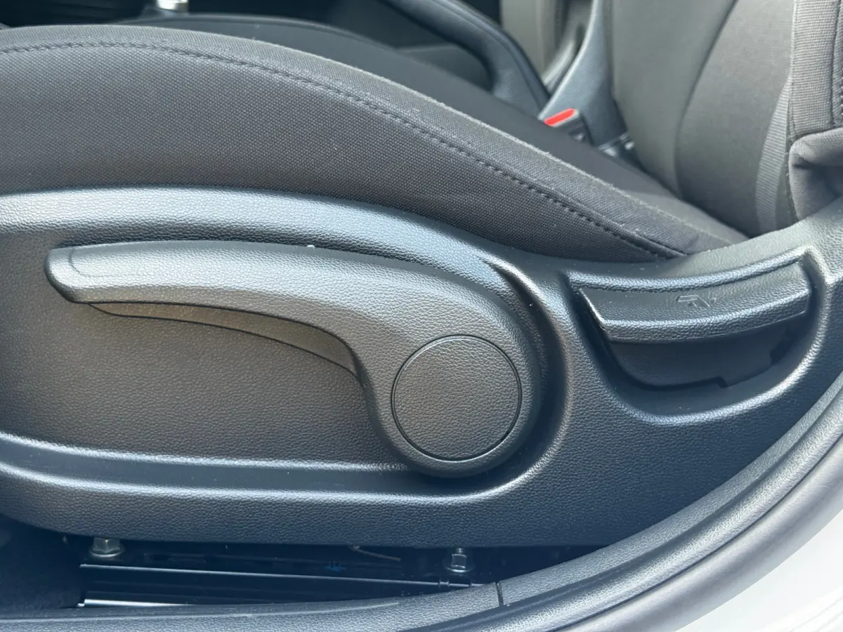1.2 MPI 84pk Comfort | Airco | Camera | Carplay | Cruise control | Dodehoek detectie | Navigatie | Parkeersensoren | Digitaal cockpit | Lichtmetalen velgen