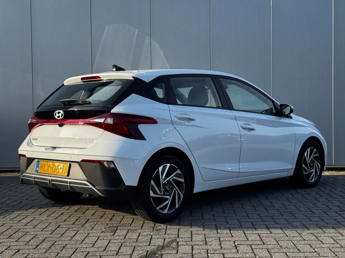 1.2 MPI 84pk Comfort | Airco | Camera | Carplay | Cruise control | Dodehoek detectie | Navigatie | Parkeersensoren | Digitaal cockpit | Lichtmetalen velgen