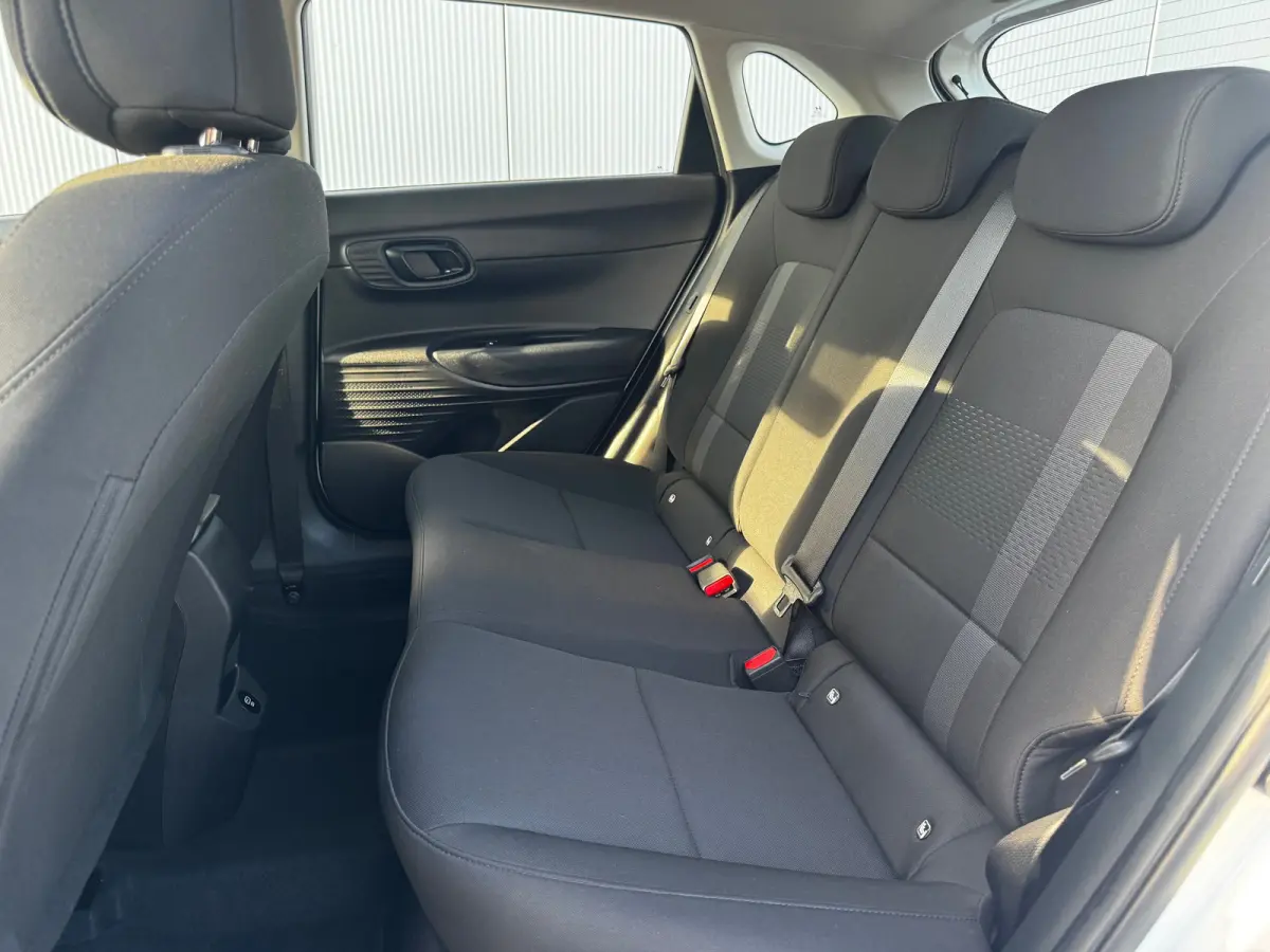 1.2 MPI 84pk Comfort | Airco | Camera | Carplay | Cruise control | Dodehoek detectie | Navigatie | Parkeersensoren | Digitaal cockpit | Lichtmetalen velgen