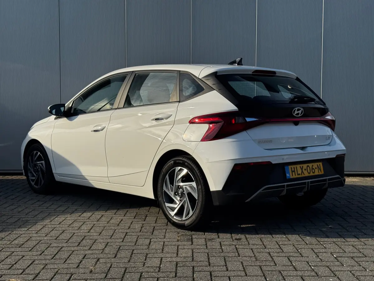 1.2 MPI 84pk Comfort | Airco | Camera | Carplay | Cruise control | Dodehoek detectie | Navigatie | Parkeersensoren | Digitaal cockpit | Lichtmetalen velgen