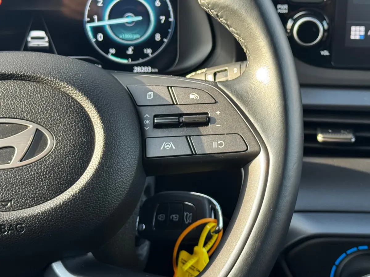 1.2 MPI 84pk Comfort | Airco | Camera | Carplay | Cruise control | Dodehoek detectie | Navigatie | Parkeersensoren | Digitaal cockpit | Lichtmetalen velgen