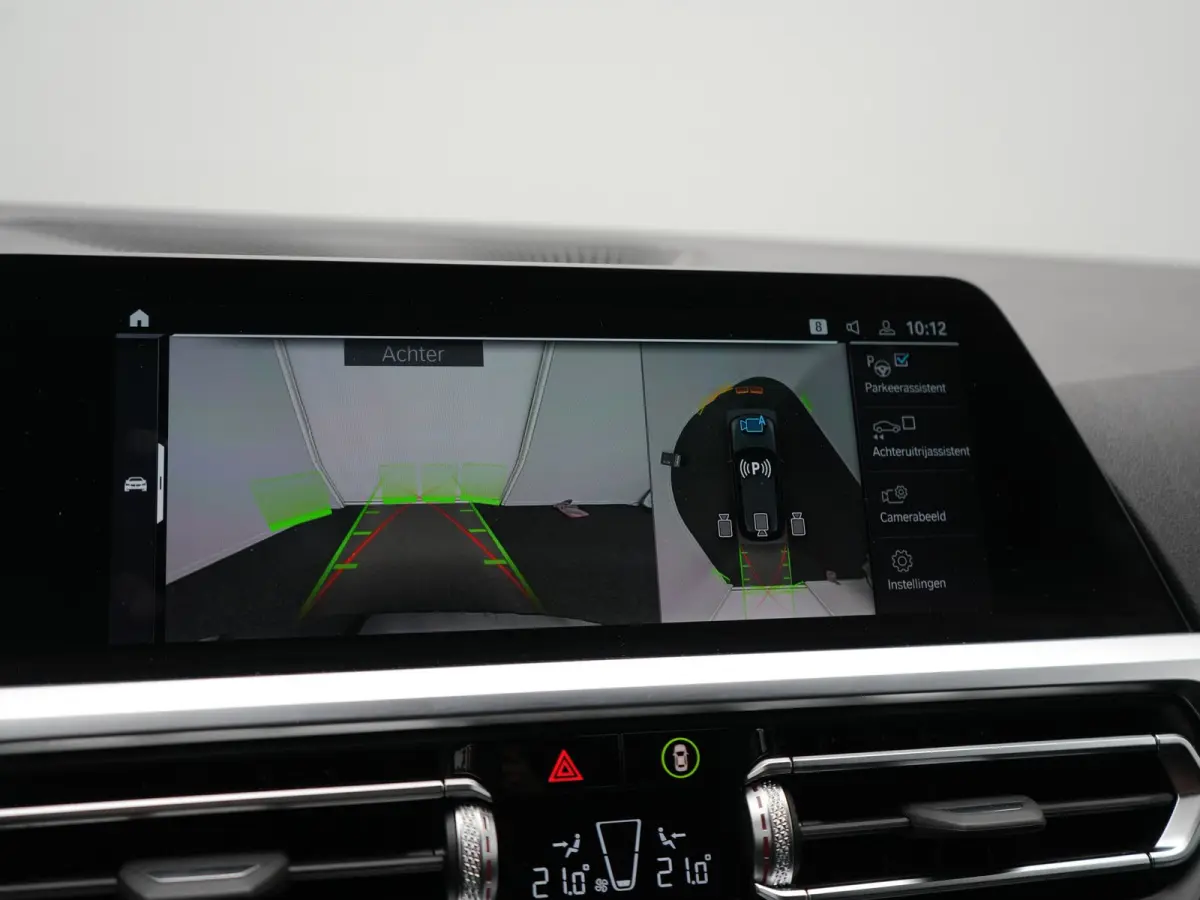 330e xDrive Sportline PHEV 293pk Dealer O.H | SOH 87,9% | Trekhaak Af Fabriek | Camera | Lederen Sportstoelen Verwarmd | Apple Carplay | Sfeerverlichting | Navigatie | Virtual | Cruise Contr