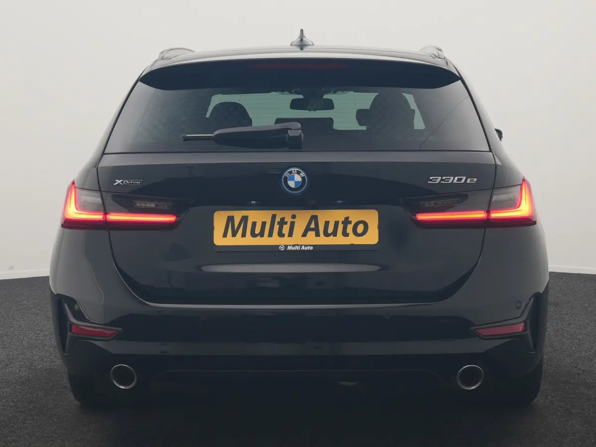 330e xDrive Sportline PHEV 293pk Dealer O.H | SOH 87,9% | Trekhaak Af Fabriek | Camera | Lederen Sportstoelen Verwarmd | Apple Carplay | Sfeerverlichting | Navigatie | Virtual | Cruise Contr
