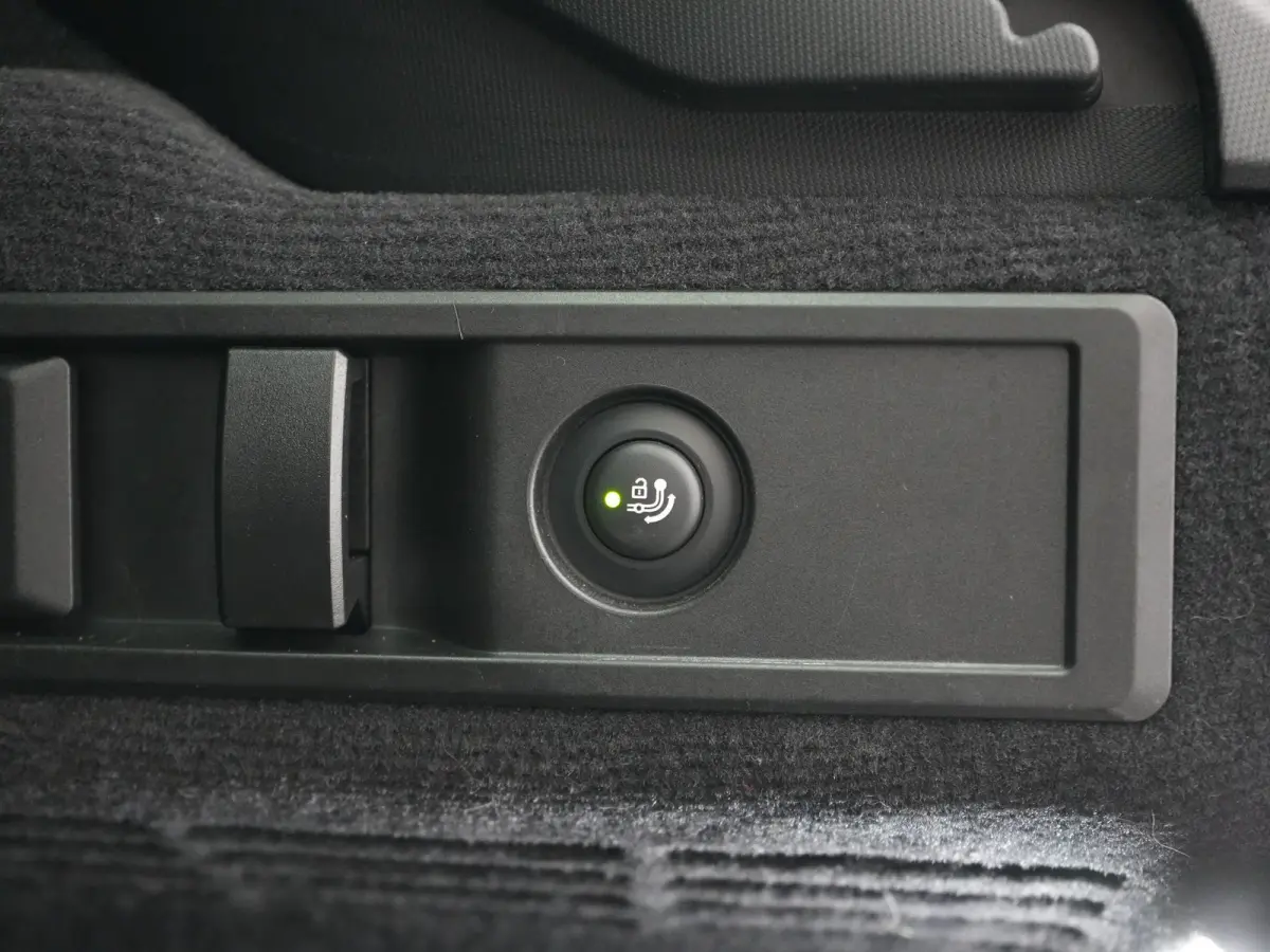 330e xDrive Sportline PHEV 293pk Dealer O.H | SOH 87,9% | Trekhaak Af Fabriek | Camera | Lederen Sportstoelen Verwarmd | Apple Carplay | Sfeerverlichting | Navigatie | Virtual | Cruise Contr