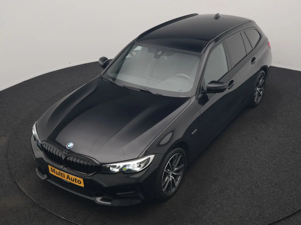 330e xDrive Sportline PHEV 293pk Dealer O.H | SOH 87,9% | Trekhaak Af Fabriek | Camera | Lederen Sportstoelen Verwarmd | Apple Carplay | Sfeerverlichting | Navigatie | Virtual | Cruise Contr