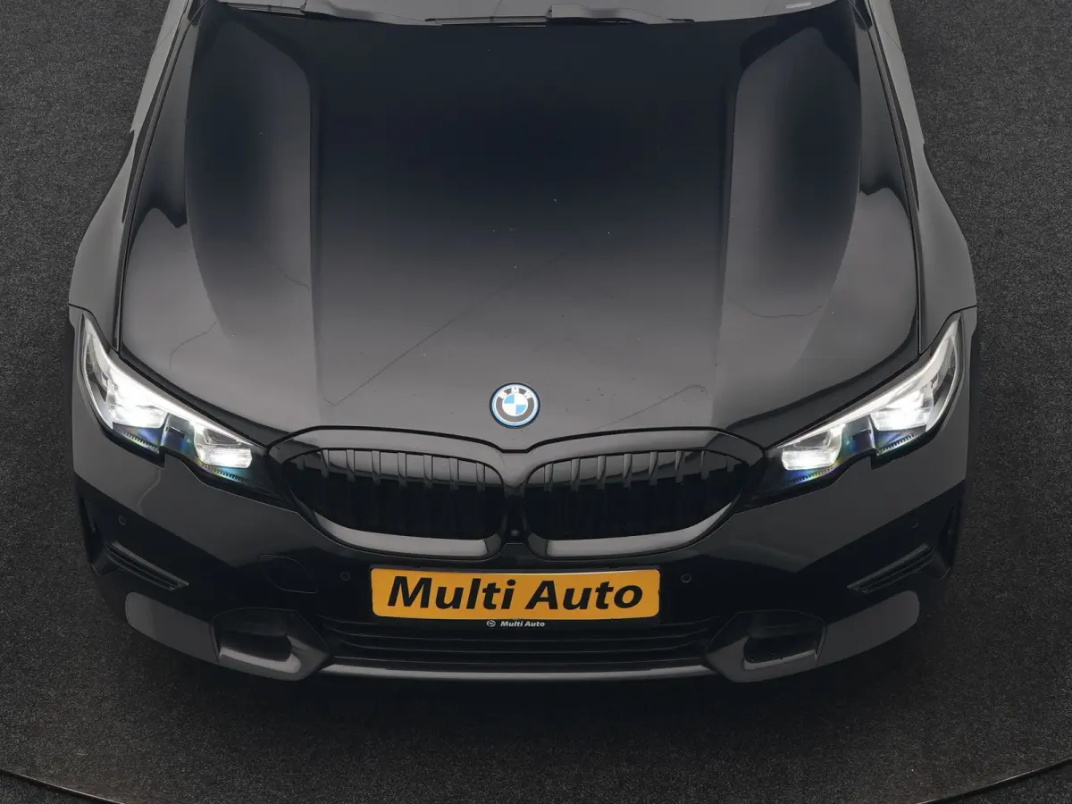 330e xDrive Sportline PHEV 293pk Dealer O.H | SOH 87,9% | Trekhaak Af Fabriek | Camera | Lederen Sportstoelen Verwarmd | Apple Carplay | Sfeerverlichting | Navigatie | Virtual | Cruise Contr