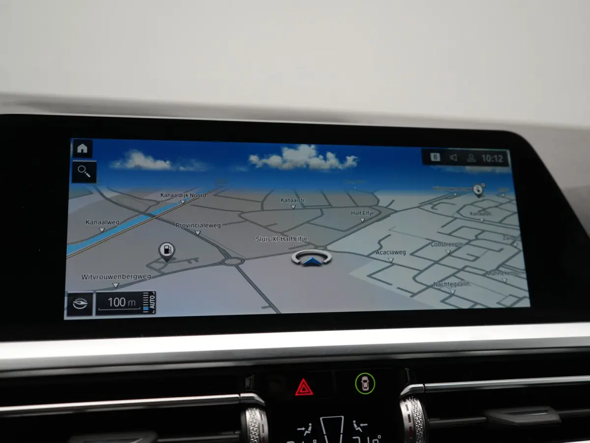 330e xDrive Sportline PHEV 293pk Dealer O.H | SOH 87,9% | Trekhaak Af Fabriek | Camera | Lederen Sportstoelen Verwarmd | Apple Carplay | Sfeerverlichting | Navigatie | Virtual | Cruise Contr