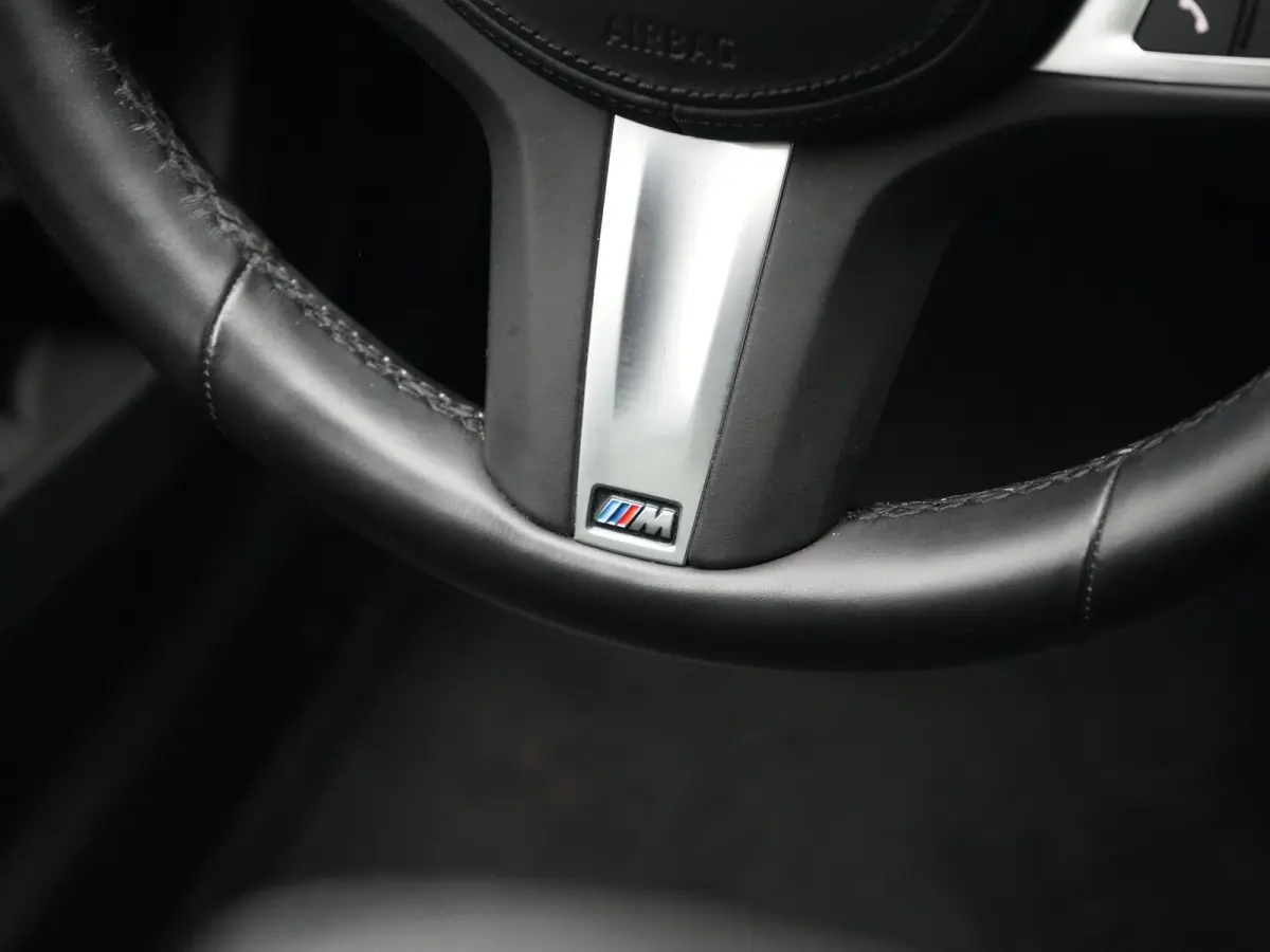 330e xDrive Sportline PHEV 293pk Dealer O.H | SOH 87,9% | Trekhaak Af Fabriek | Camera | Lederen Sportstoelen Verwarmd | Apple Carplay | Sfeerverlichting | Navigatie | Virtual | Cruise Contr