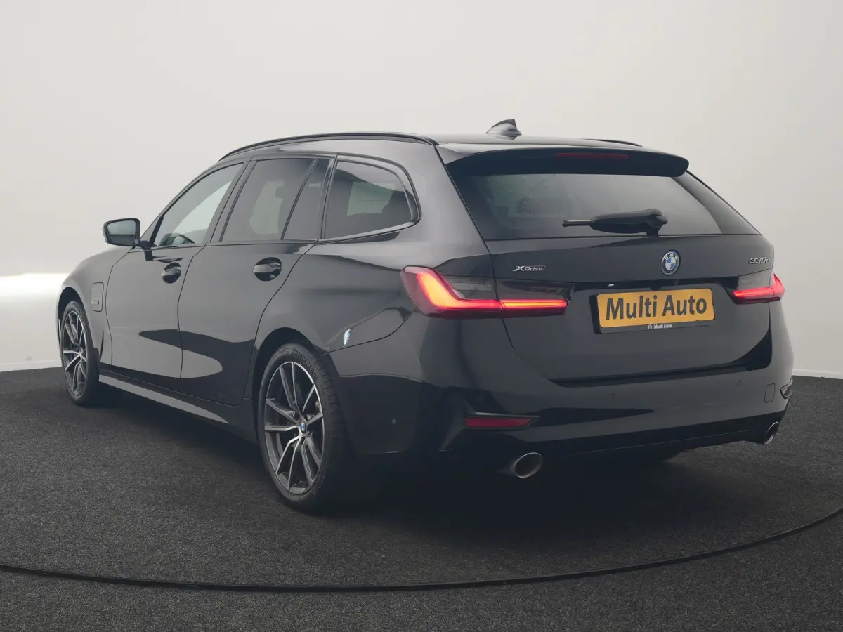 330e xDrive Sportline PHEV 293pk Dealer O.H | SOH 87,9% | Trekhaak Af Fabriek | Camera | Lederen Sportstoelen Verwarmd | Apple Carplay | Sfeerverlichting | Navigatie | Virtual | Cruise Contr