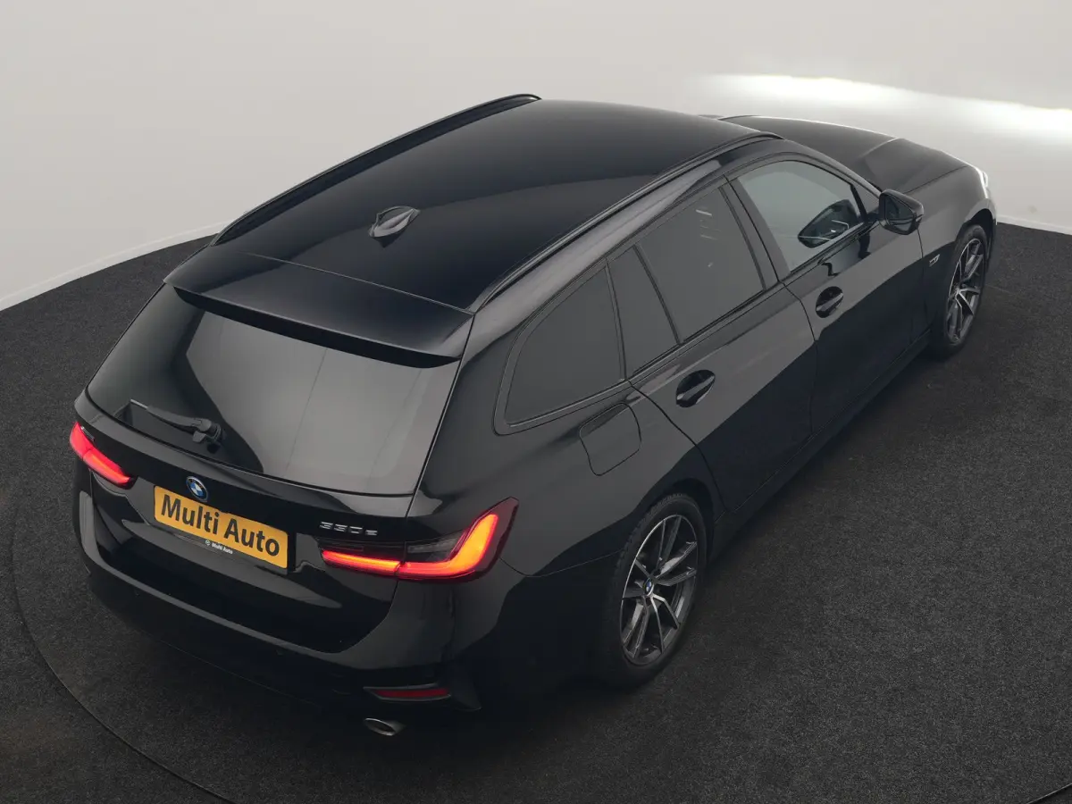 330e xDrive Sportline PHEV 293pk Dealer O.H | SOH 87,9% | Trekhaak Af Fabriek | Camera | Lederen Sportstoelen Verwarmd | Apple Carplay | Sfeerverlichting | Navigatie | Virtual | Cruise Contr
