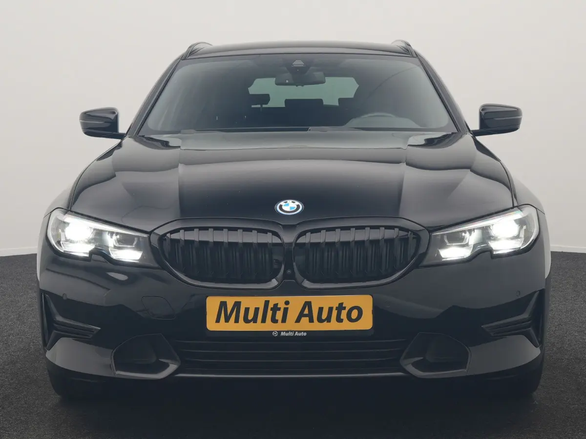 330e xDrive Sportline PHEV 293pk Dealer O.H | SOH 87,9% | Trekhaak Af Fabriek | Camera | Lederen Sportstoelen Verwarmd | Apple Carplay | Sfeerverlichting | Navigatie | Virtual | Cruise Contr