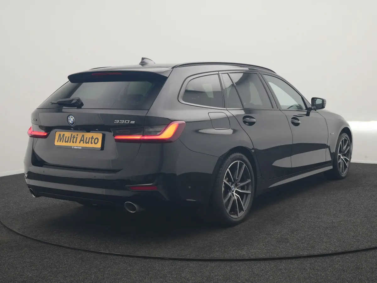 330e xDrive Sportline PHEV 293pk Dealer O.H | SOH 87,9% | Trekhaak Af Fabriek | Camera | Lederen Sportstoelen Verwarmd | Apple Carplay | Sfeerverlichting | Navigatie | Virtual | Cruise Contr