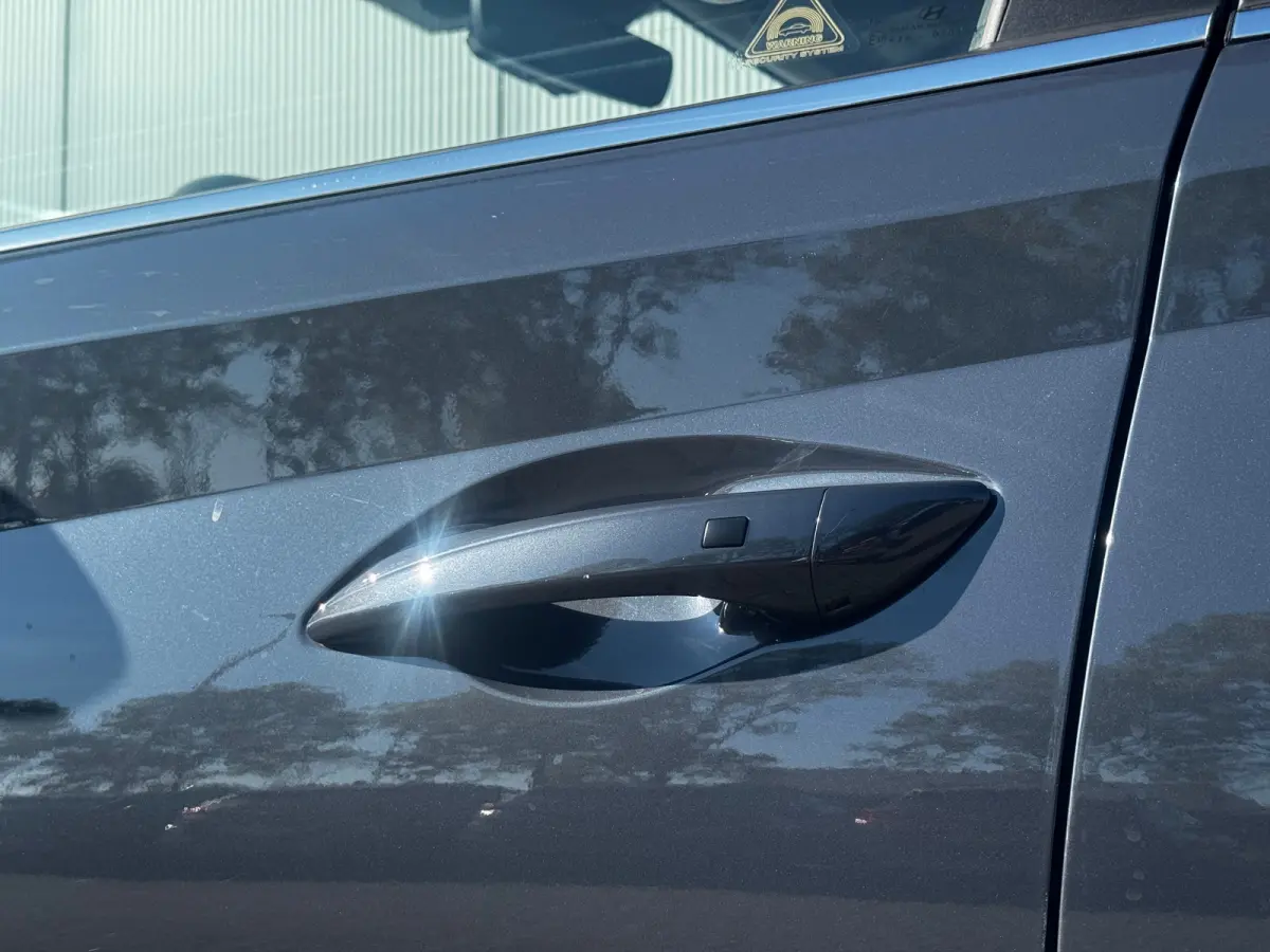 1.0 T-GDI 100pk Premium | Carplay | Climate control | Cruise control | Stoel/stuurverwarming | Camera | Parkeersensoren | DAB | Premium Audio | Lichtmetalen velgen | Navigatie