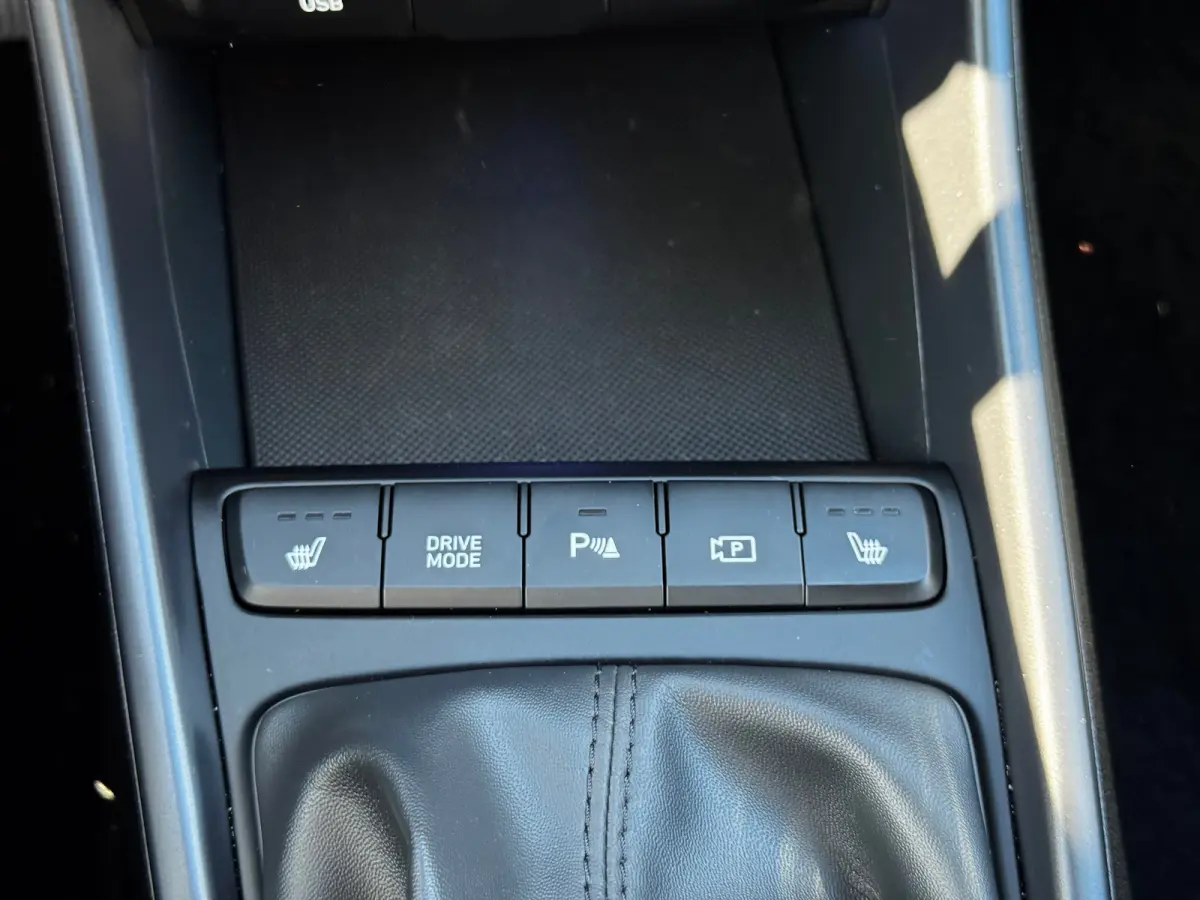 1.0 T-GDI 100pk Premium | Carplay | Climate control | Cruise control | Stoel/stuurverwarming | Camera | Parkeersensoren | DAB | Premium Audio | Lichtmetalen velgen | Navigatie