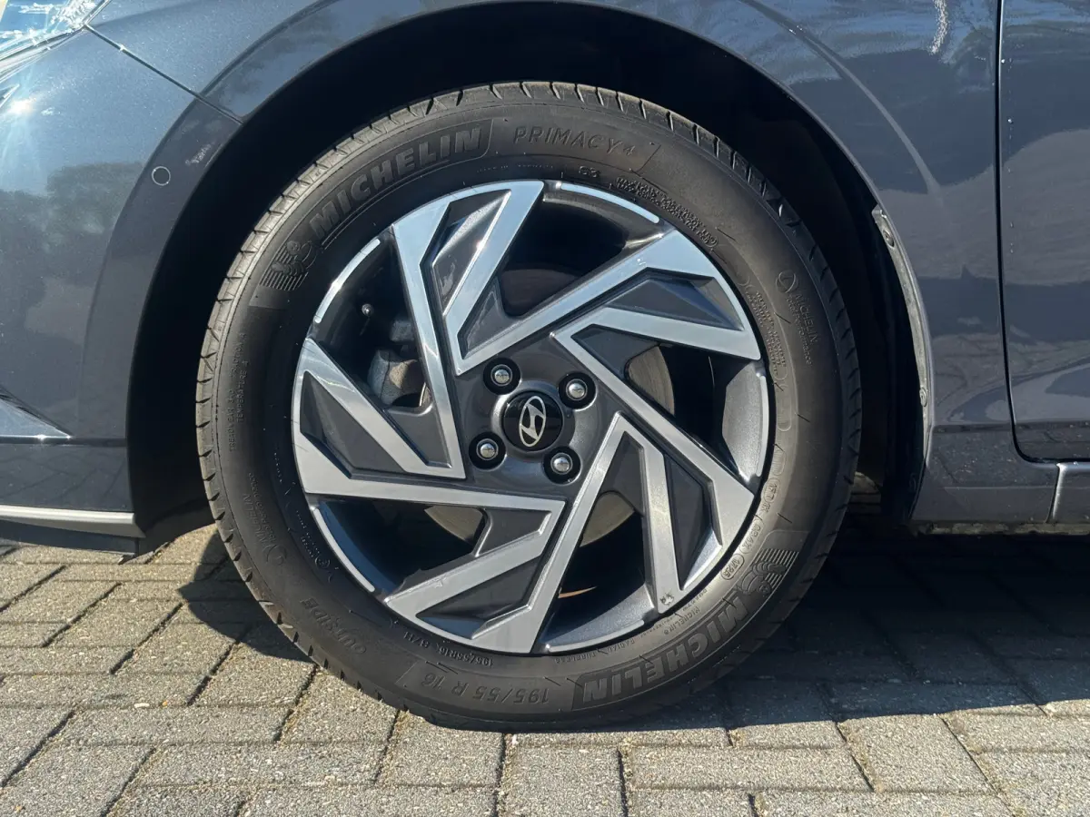 1.0 T-GDI 100pk Premium | Carplay | Climate control | Cruise control | Stoel/stuurverwarming | Camera | Parkeersensoren | DAB | Premium Audio | Lichtmetalen velgen | Navigatie