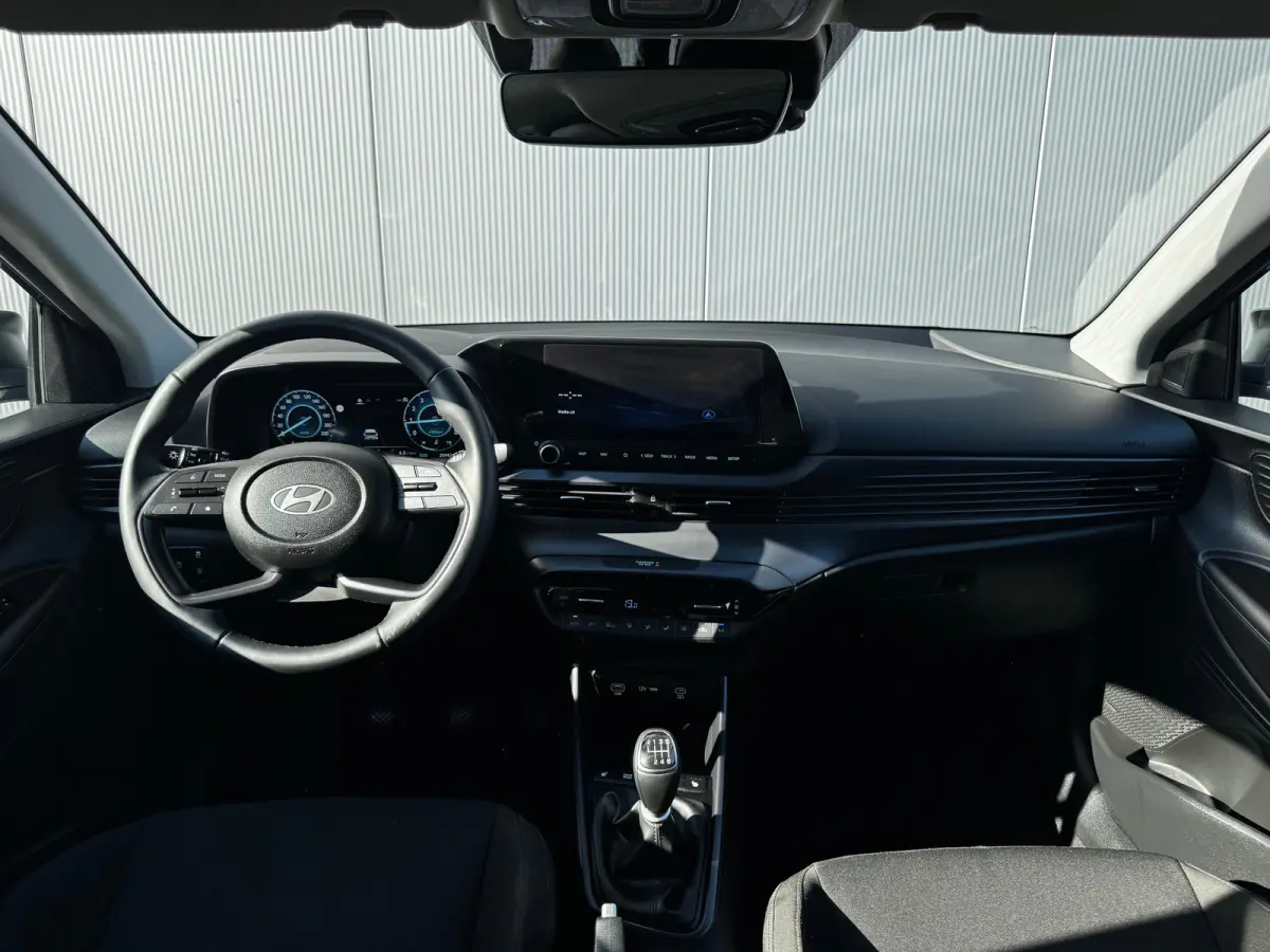 1.0 T-GDI 100pk Premium | Carplay | Climate control | Cruise control | Stoel/stuurverwarming | Camera | Parkeersensoren | DAB | Premium Audio | Lichtmetalen velgen | Navigatie