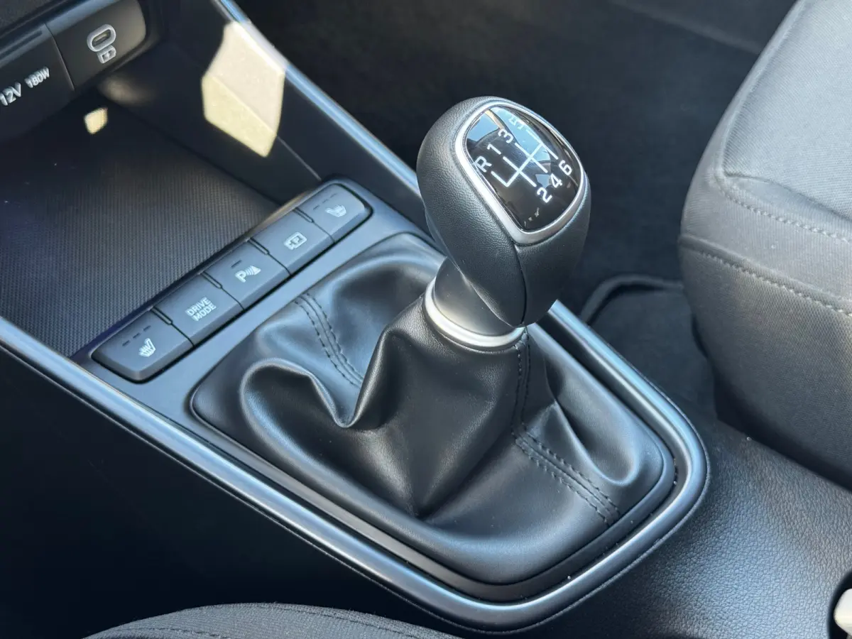1.0 T-GDI 100pk Premium | Carplay | Climate control | Cruise control | Stoel/stuurverwarming | Camera | Parkeersensoren | DAB | Premium Audio | Lichtmetalen velgen | Navigatie