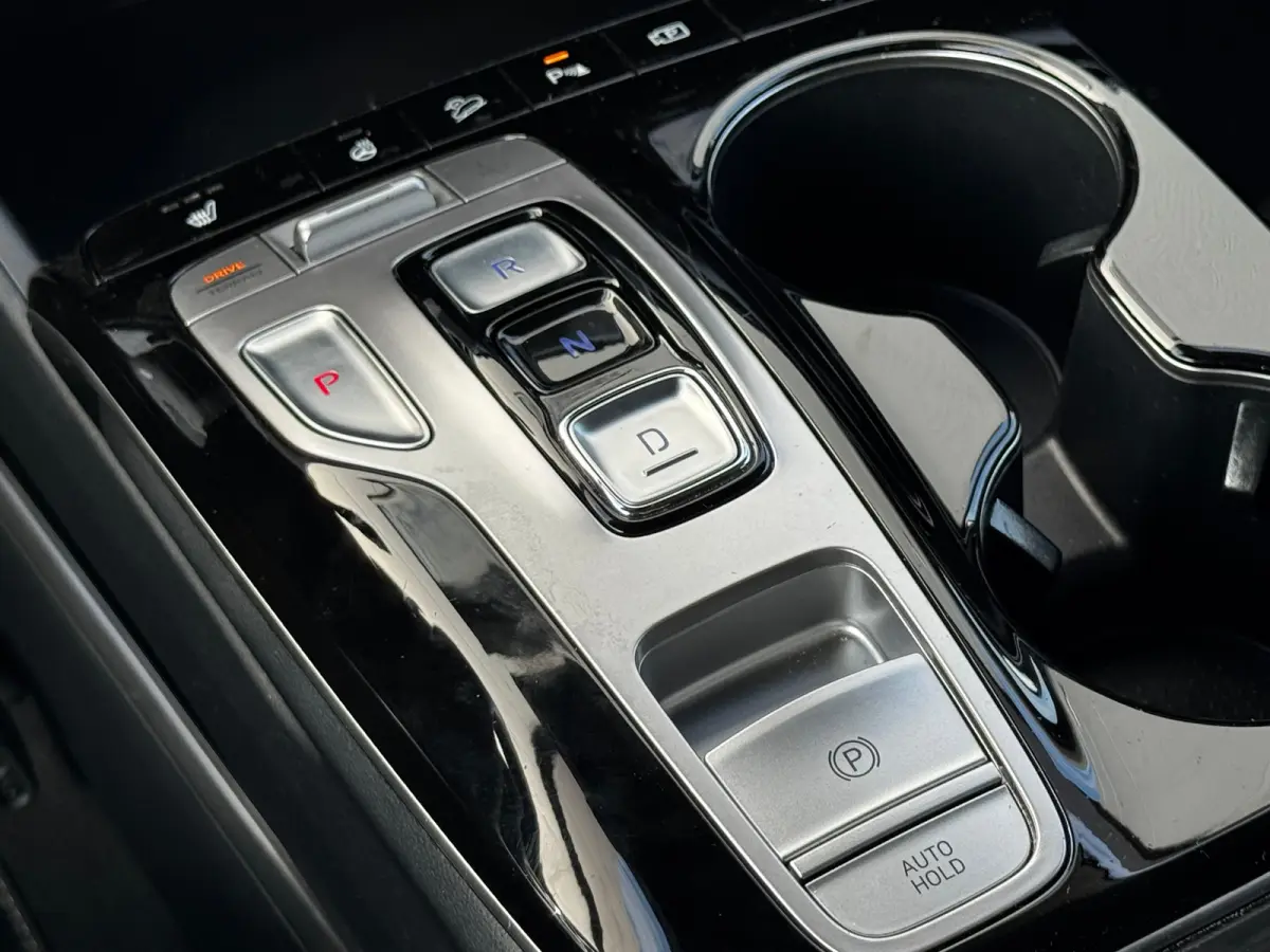1.6 T-GDI 265pk PHEV Comfort Smart 4WD | Climate | Camera | Carplay | Keyless | Navigatie | Full - Led | Elek. Klep | Winterpakket | 19" Lichtmetaal | Krell Audio | Digitale Cockpit | Parkee