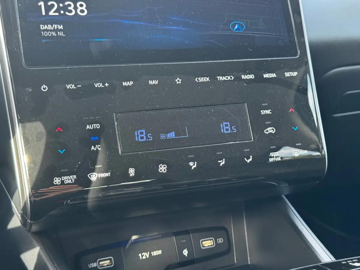 1.6 T-GDI 265pk PHEV Comfort Smart 4WD | Climate | Camera | Carplay | Keyless | Navigatie | Full - Led | Elek. Klep | Winterpakket | 19" Lichtmetaal | Krell Audio | Digitale Cockpit | Parkee