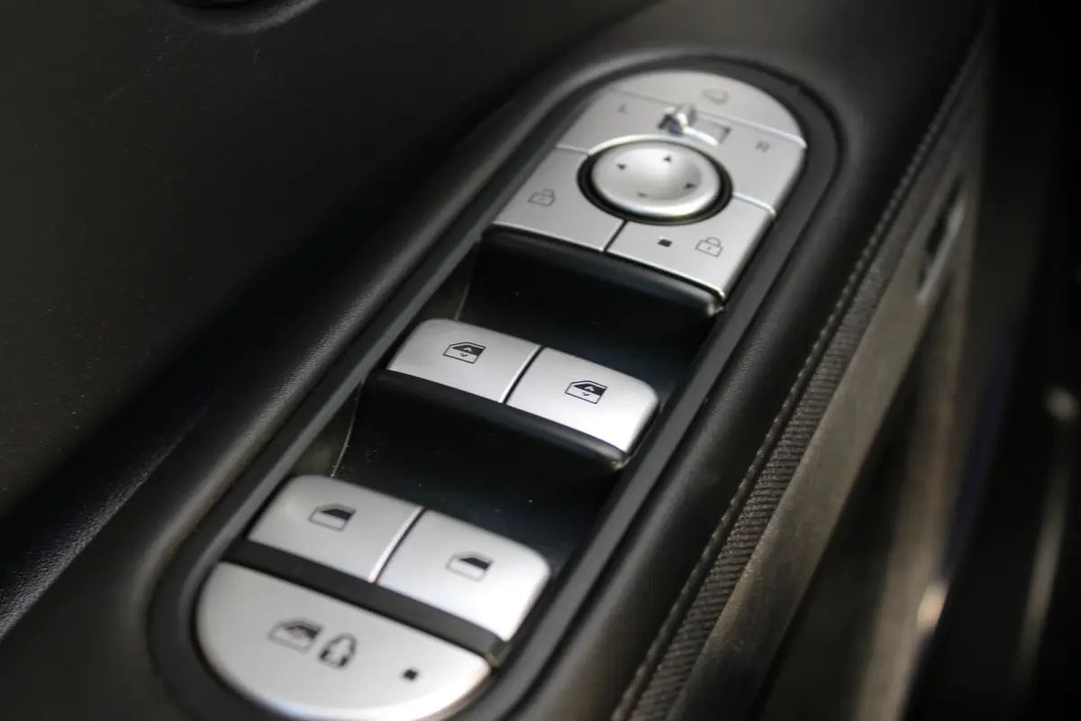 Lounge AWD 73kWh | Afneembare Trekhaak | Airco (automatisch) | Audio installatie premium