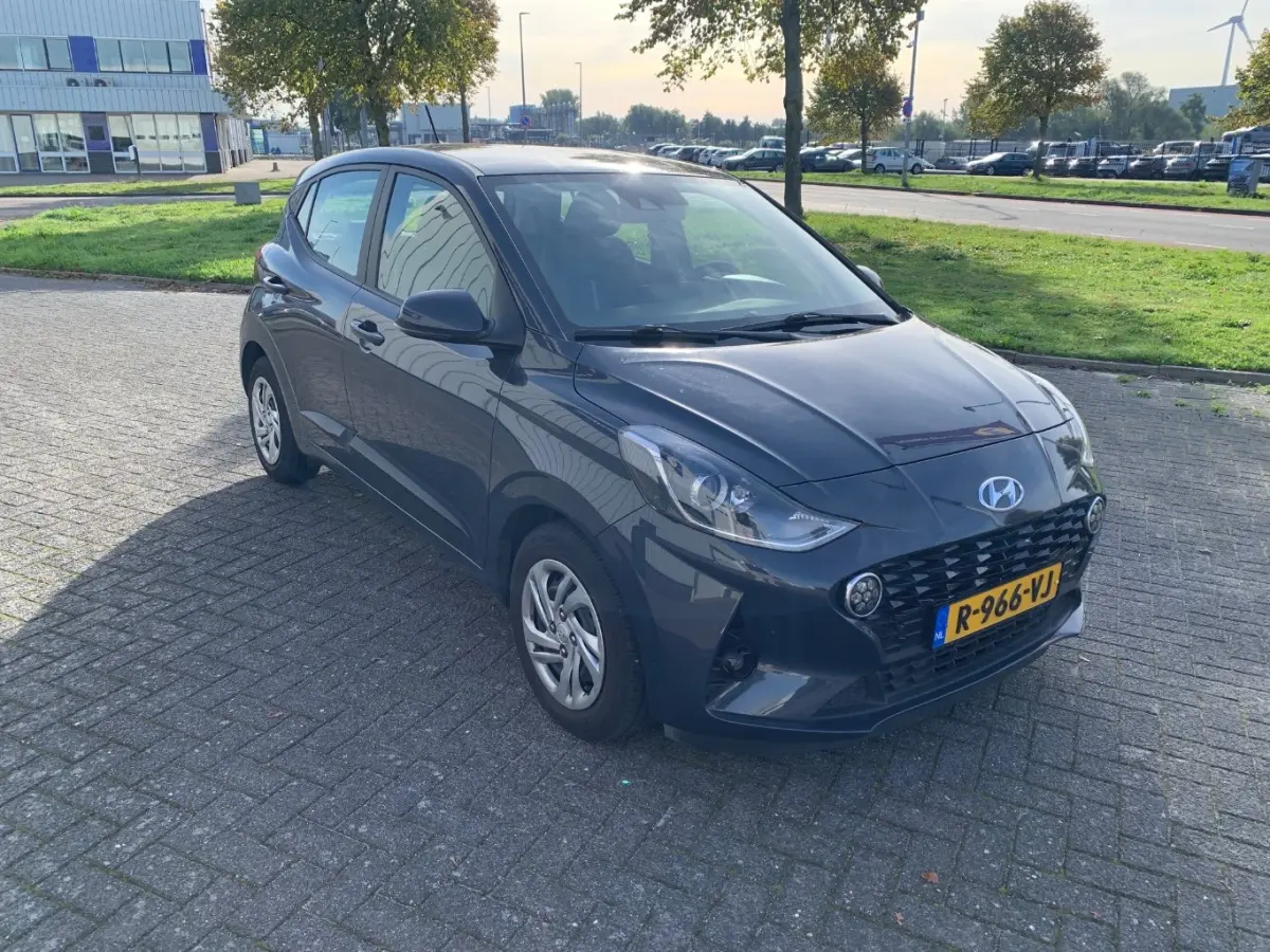 1.0 Premium l Camera l Automatische Airco l Parkeersensoren l Navigatie l Elektr. Pakket l